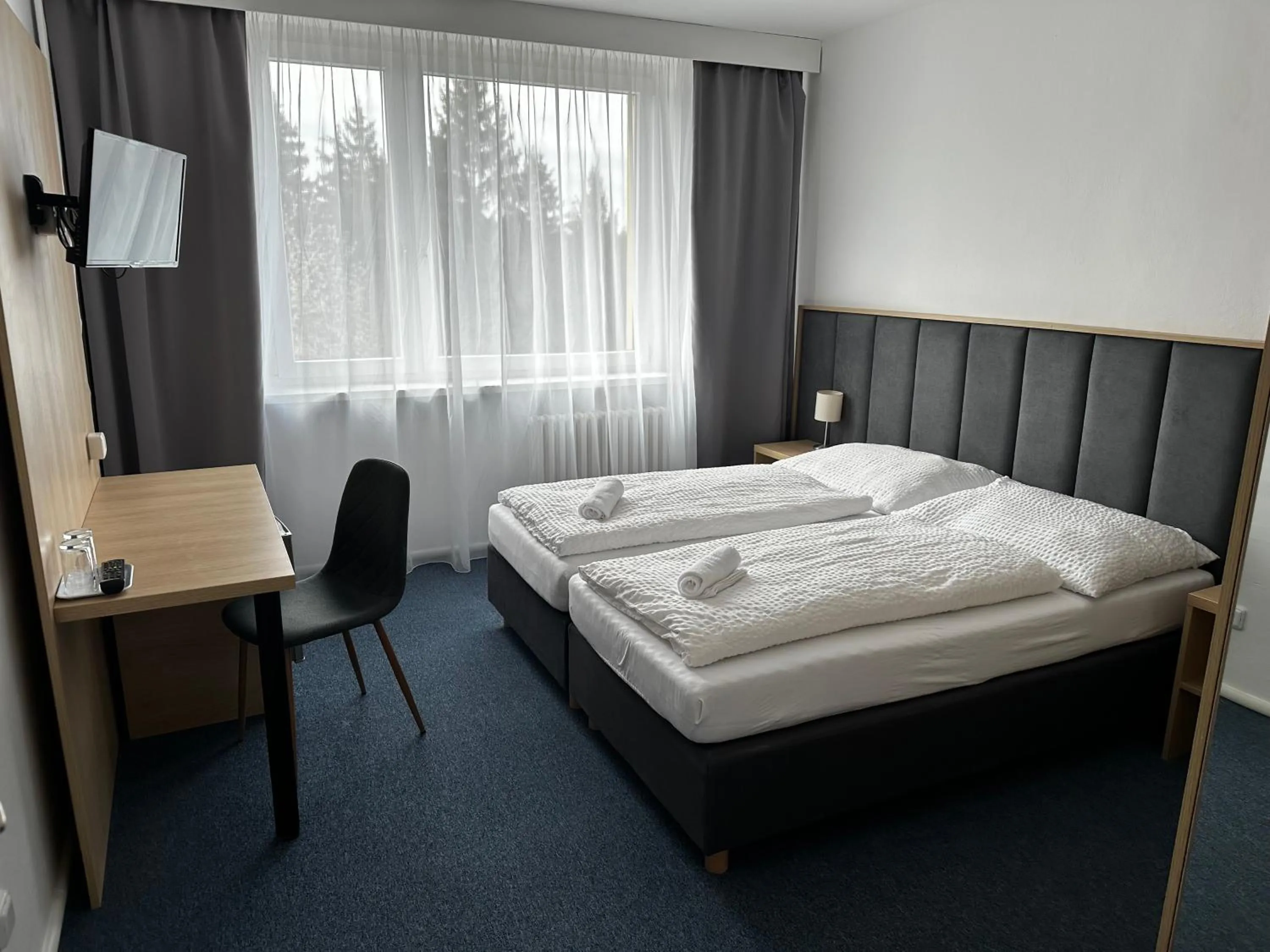 Bed in Horský hotel Jelenovská s bazénem v ceně