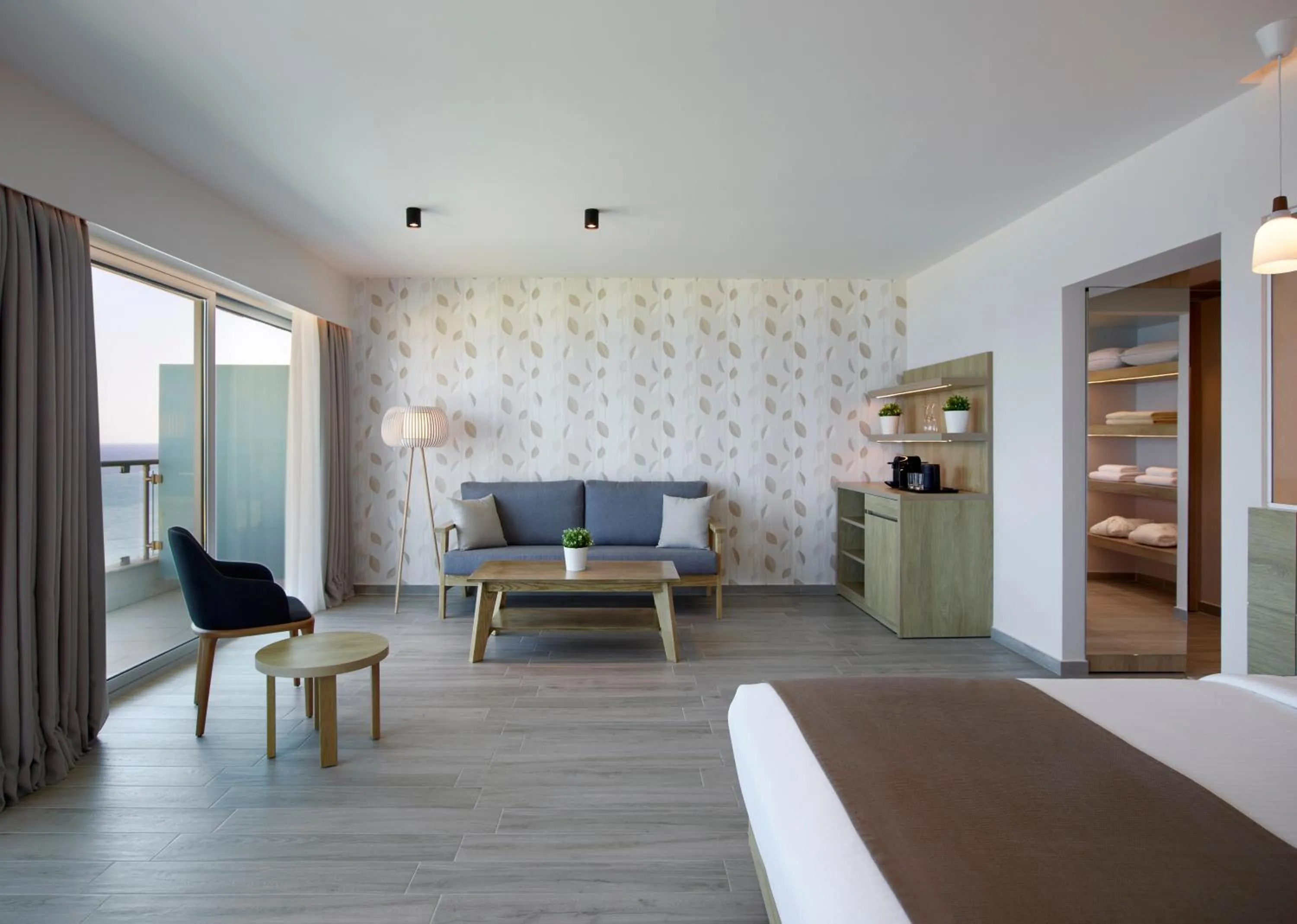 Living room, Bed in Aquarium View Hotel