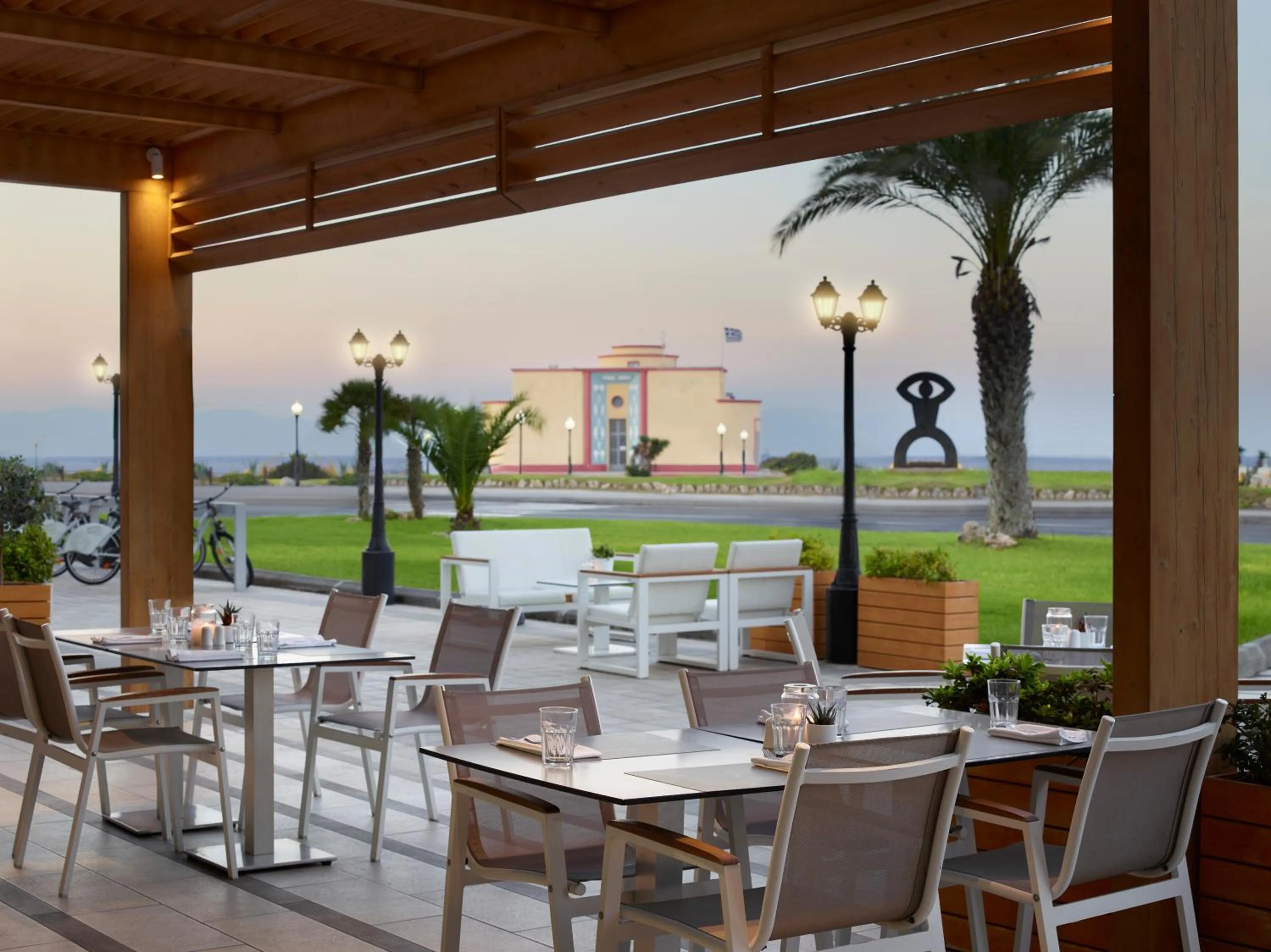 Restaurant/places to eat in Aquarium View Hotel