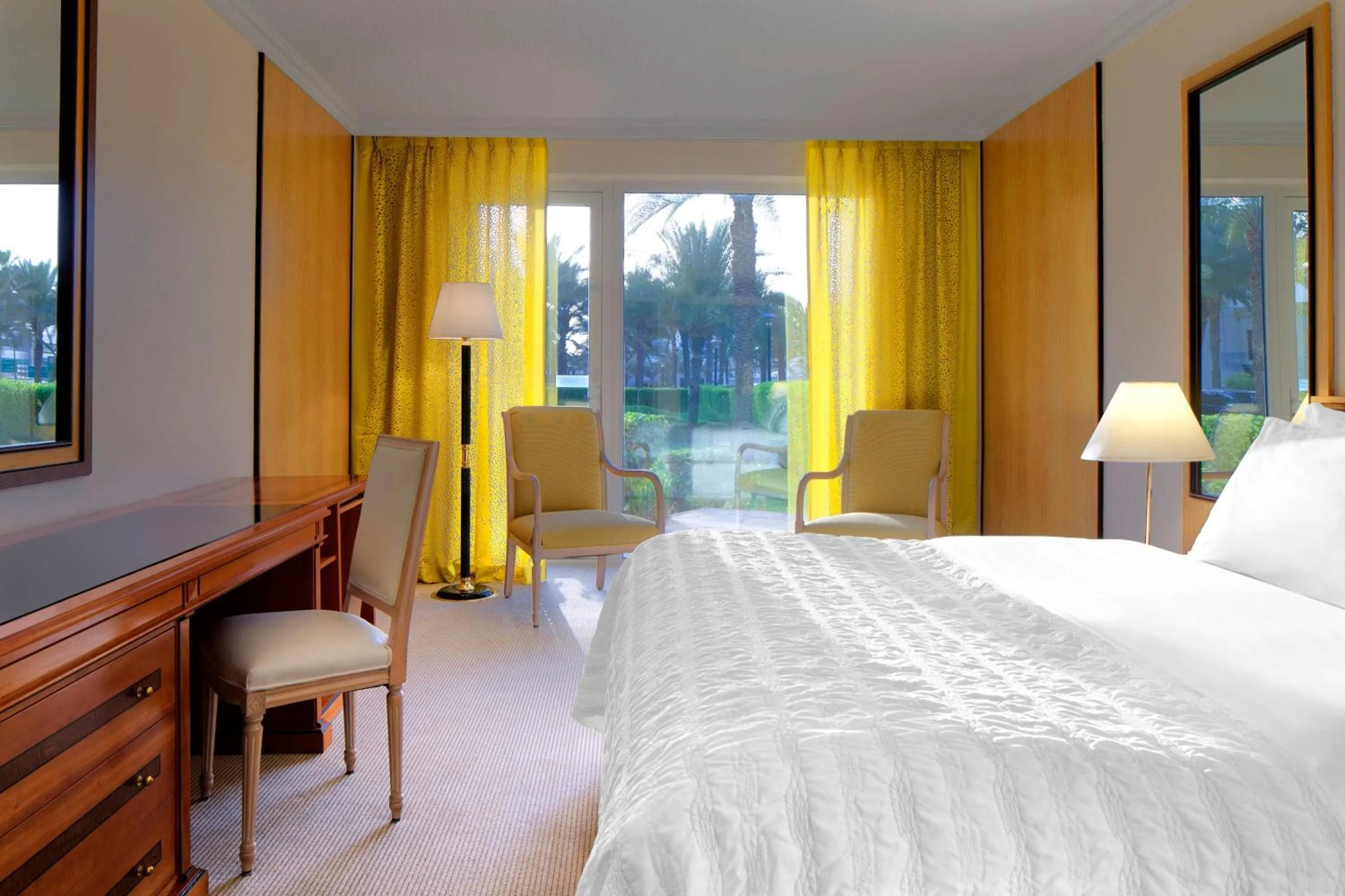 Photo of the whole room, Bed in Le Méridien Dubai Hotel & Conference Centre