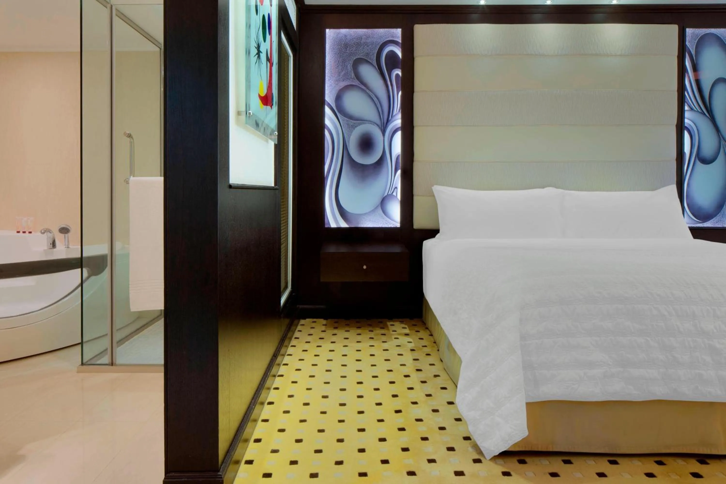 Photo of the whole room, Bed in Le Méridien Dubai Hotel & Conference Centre