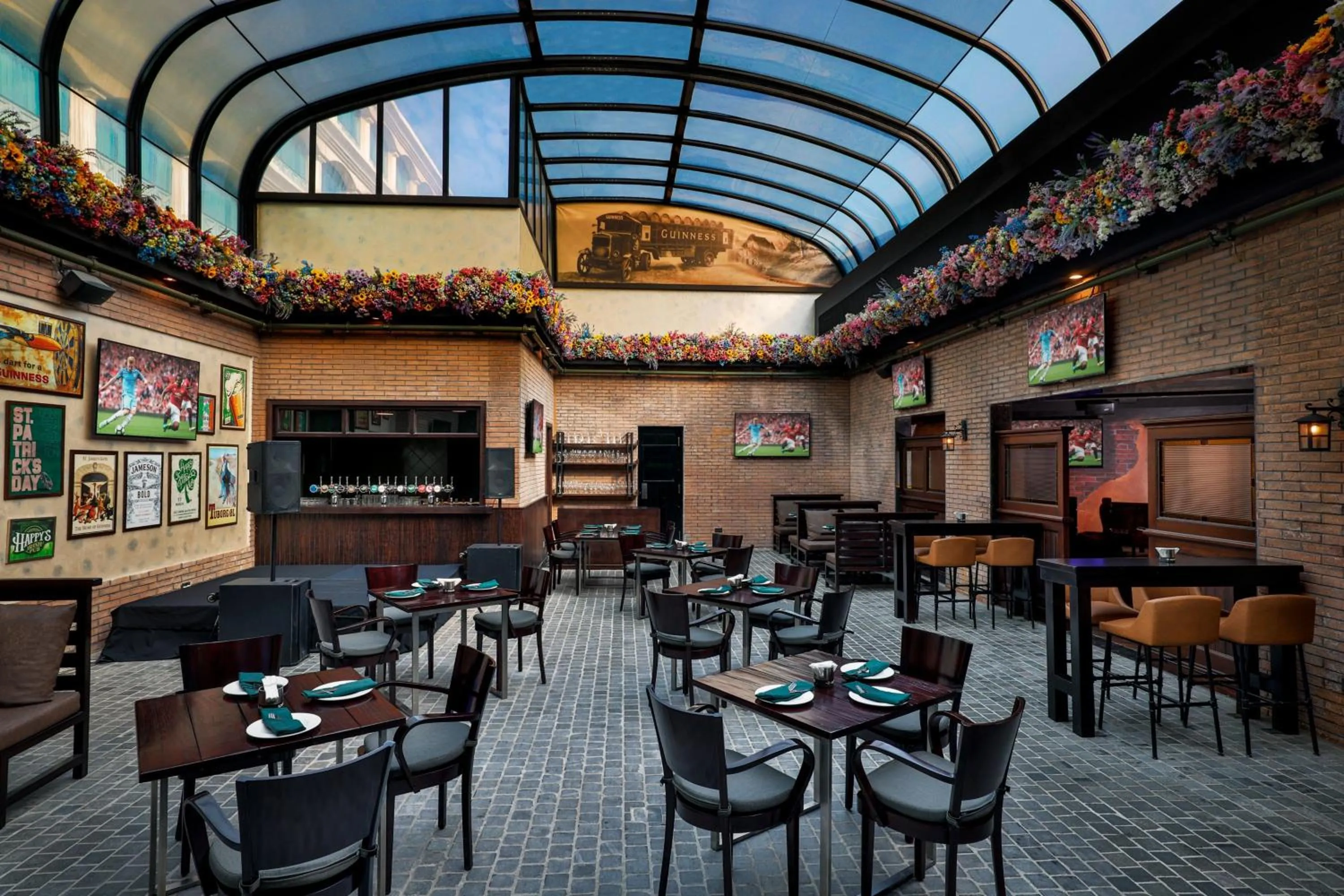 Restaurant/places to eat in Le Méridien Dubai Hotel & Conference Centre