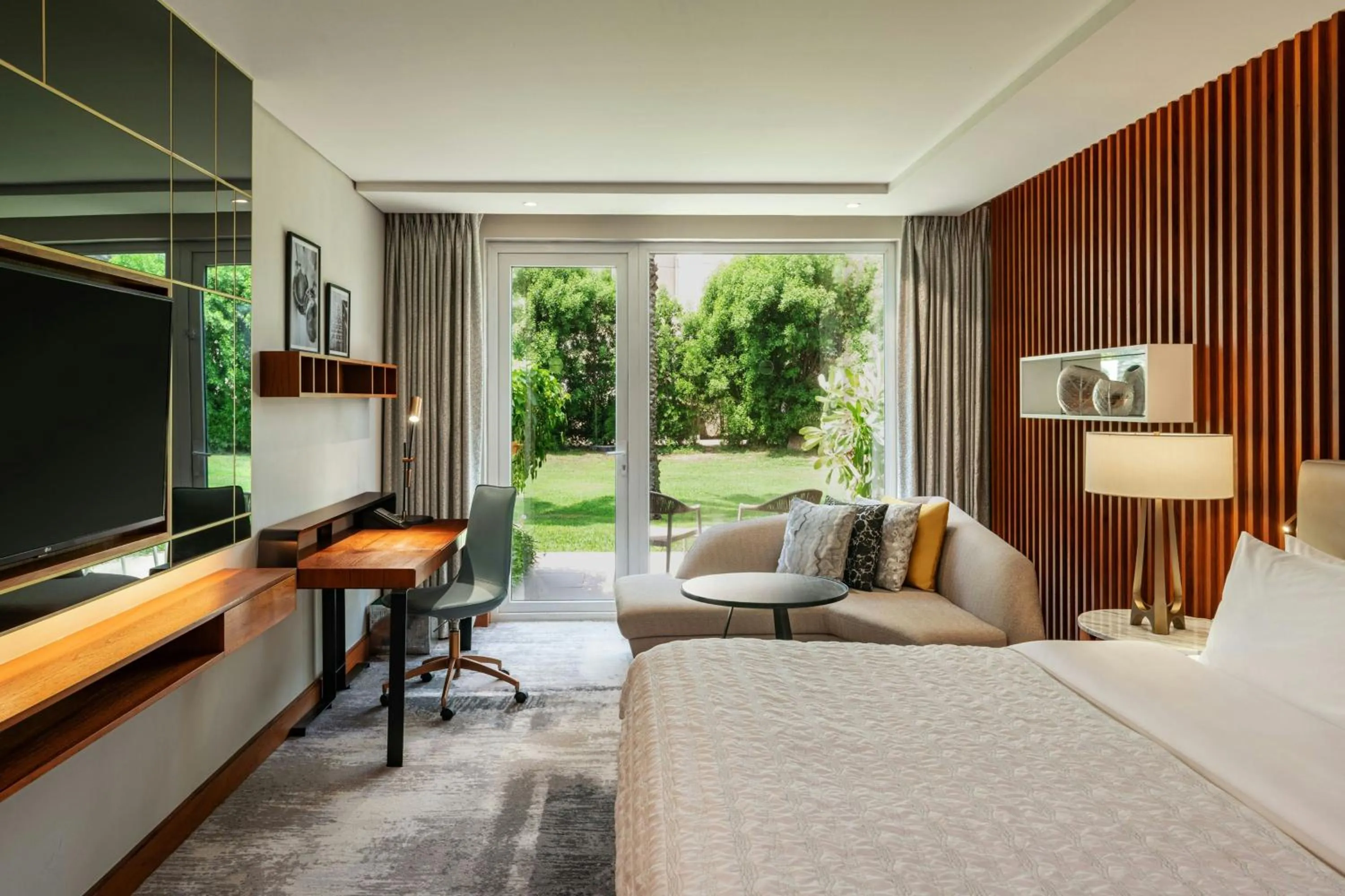 Photo of the whole room, Bed in Le Méridien Dubai Hotel & Conference Centre