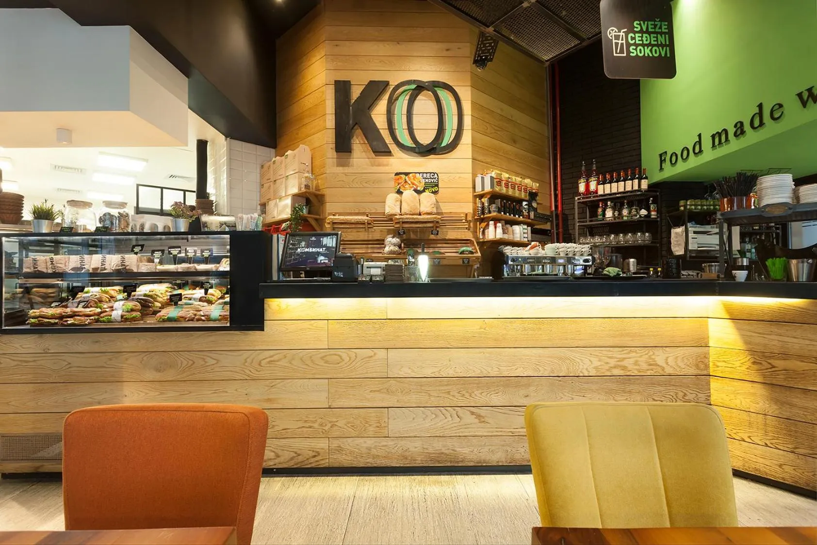 Restaurant/places to eat in Kombinat Rooms City Center