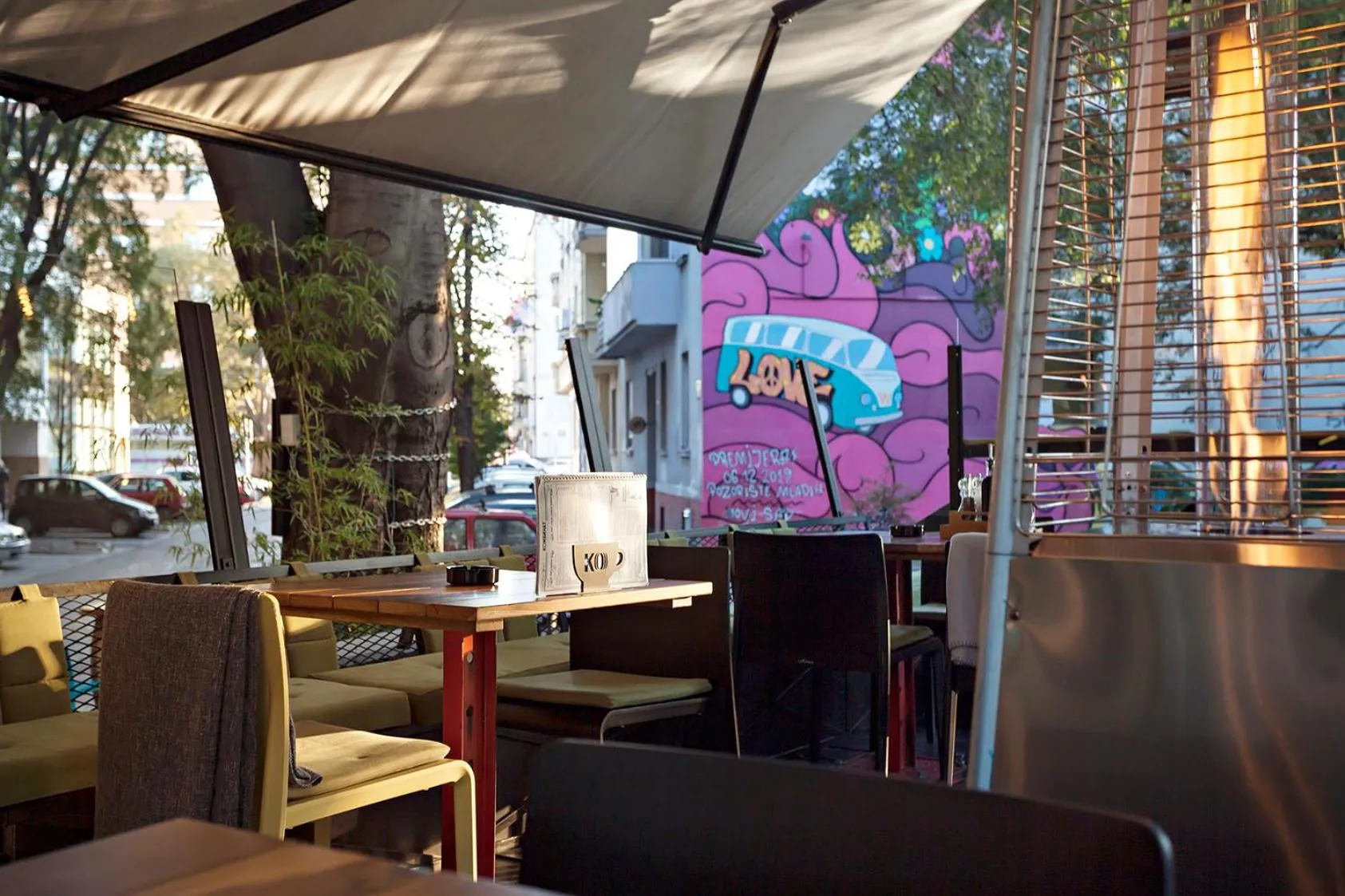 Restaurant/places to eat in Kombinat Rooms City Center