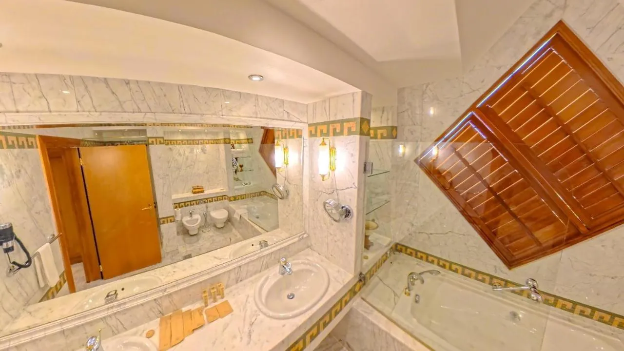 Toilet in Oryx Grand Hotel Jebel Hafeet