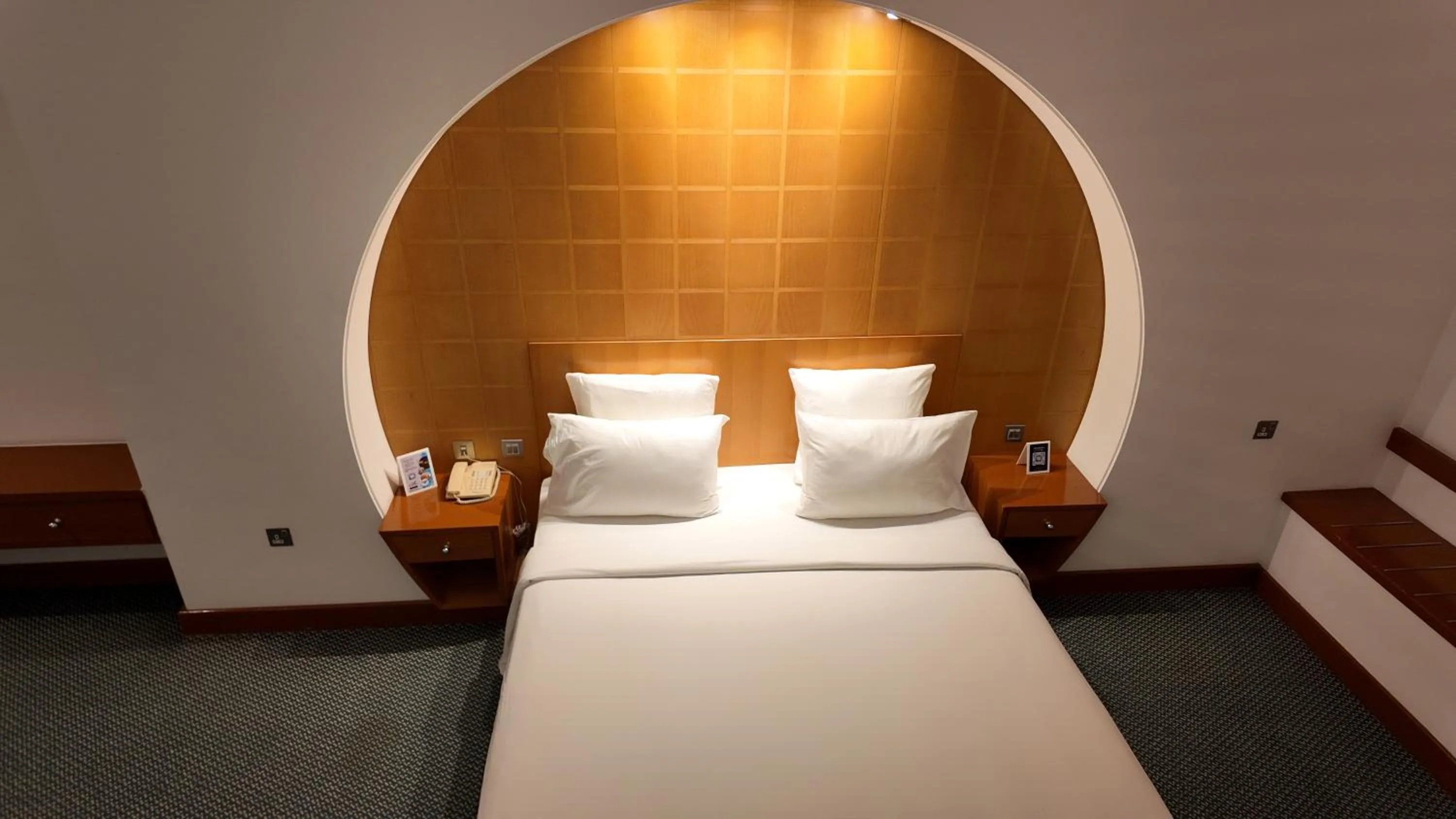 Bedroom, Bed in Oryx Grand Hotel Jebel Hafeet