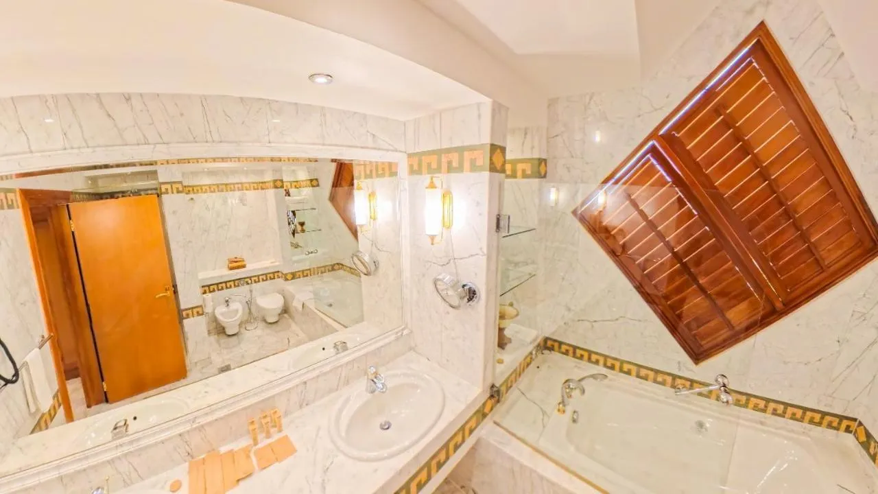 Bathroom in Oryx Grand Hotel Jebel Hafeet