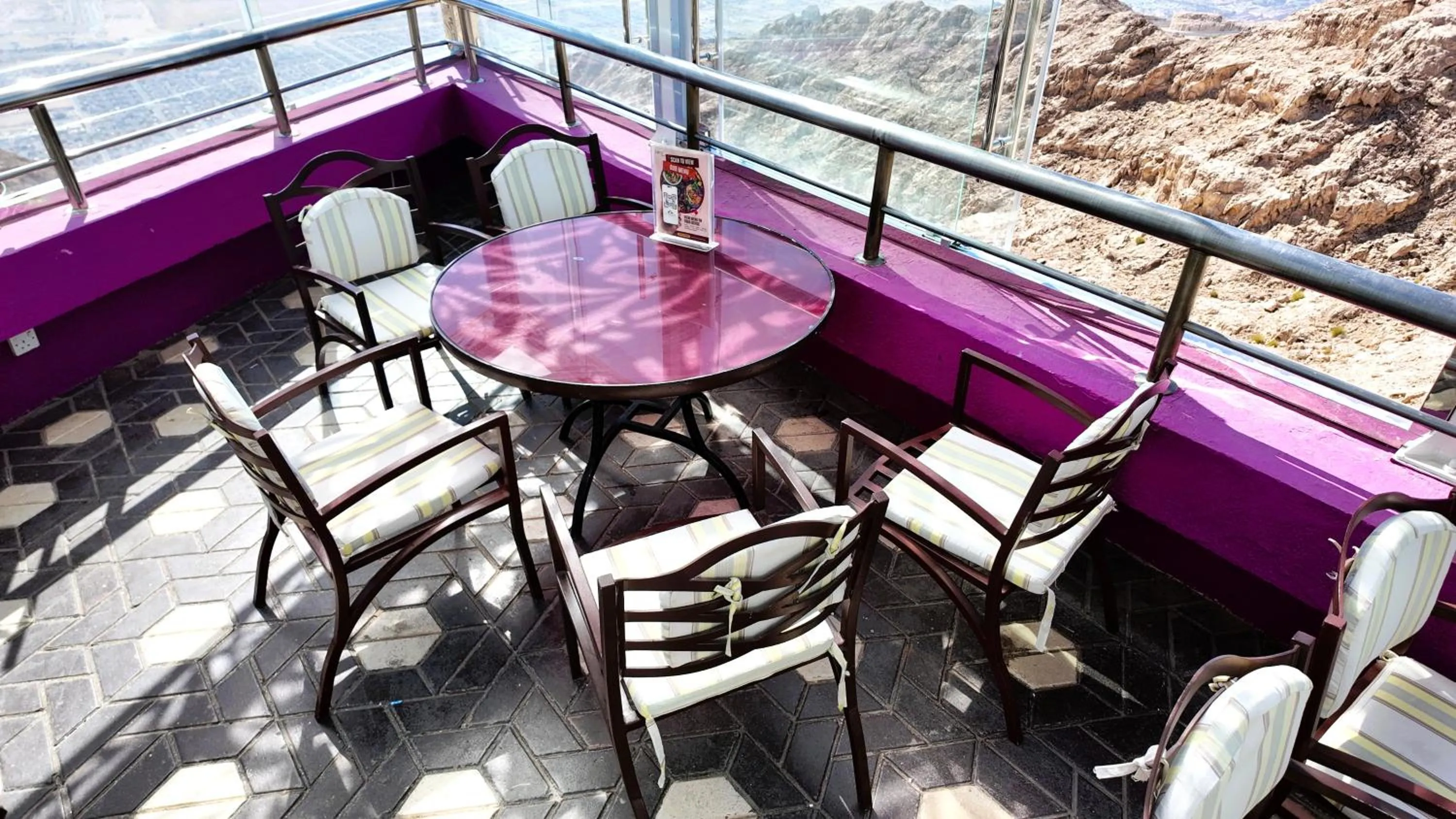 Seating area in Oryx Grand Hotel Jebel Hafeet