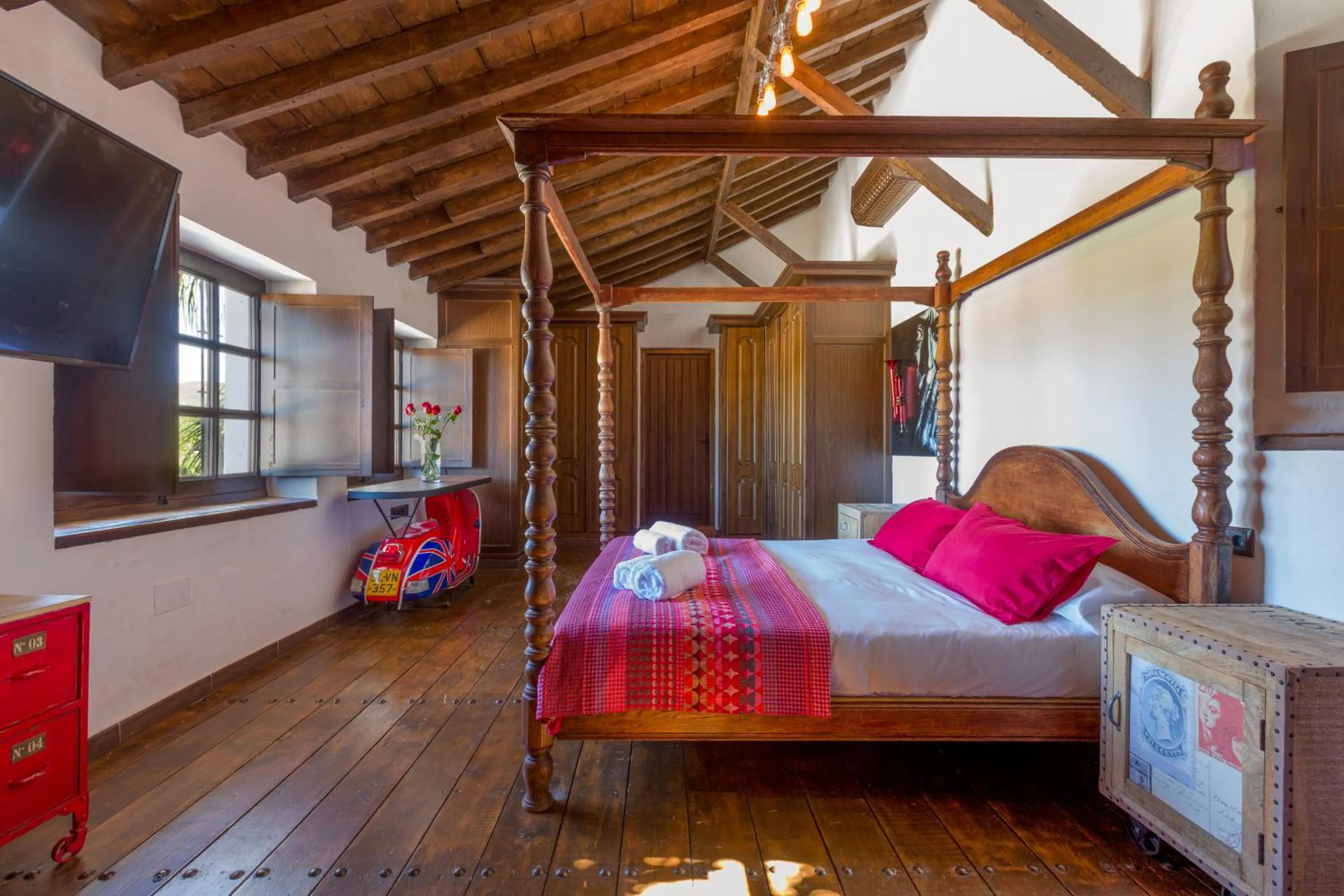 Photo of the whole room, Bed in Cortijo Boutique Marbella
