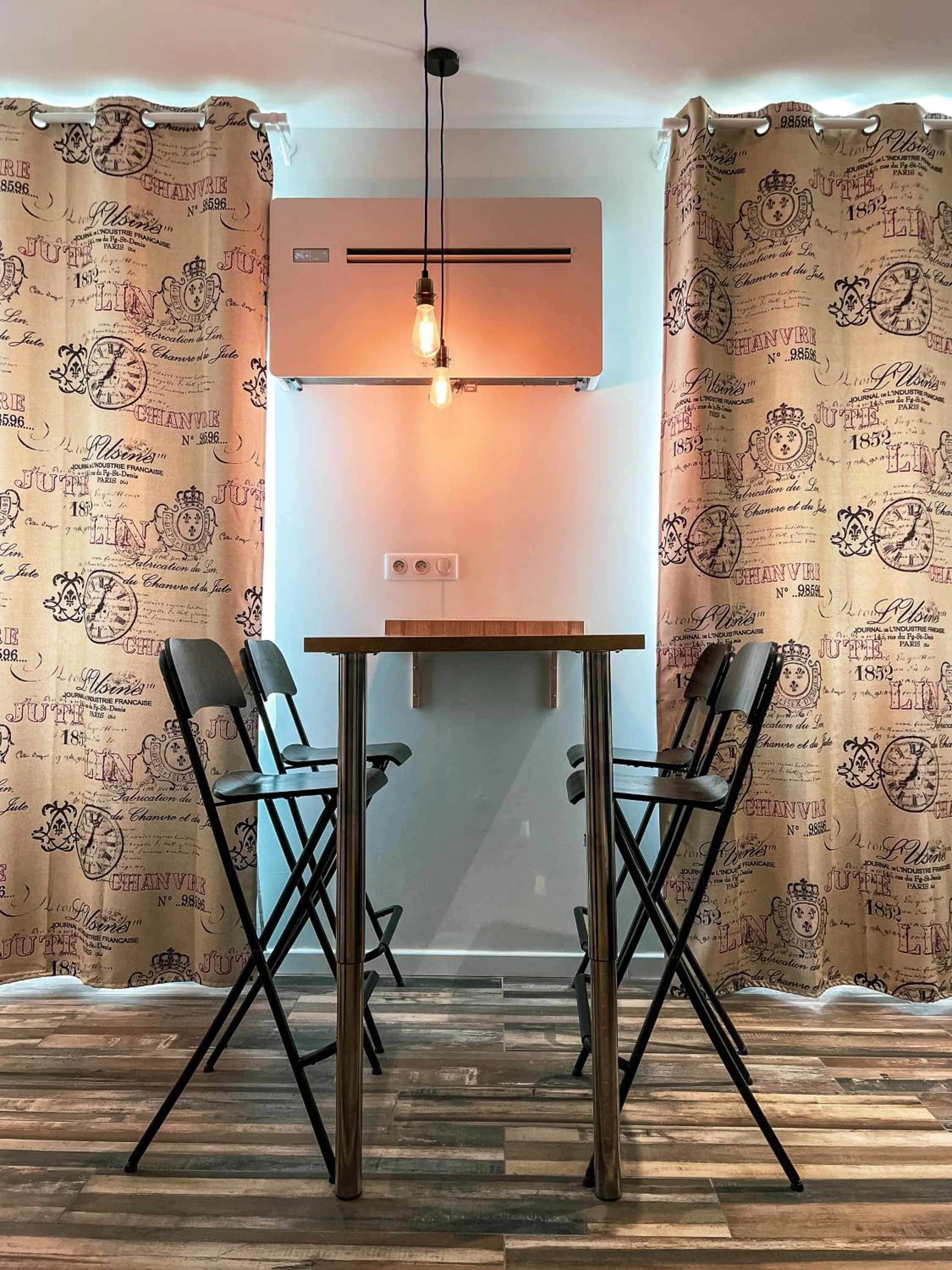 Dining area in Kyriad Marseille Blancarde - Timone