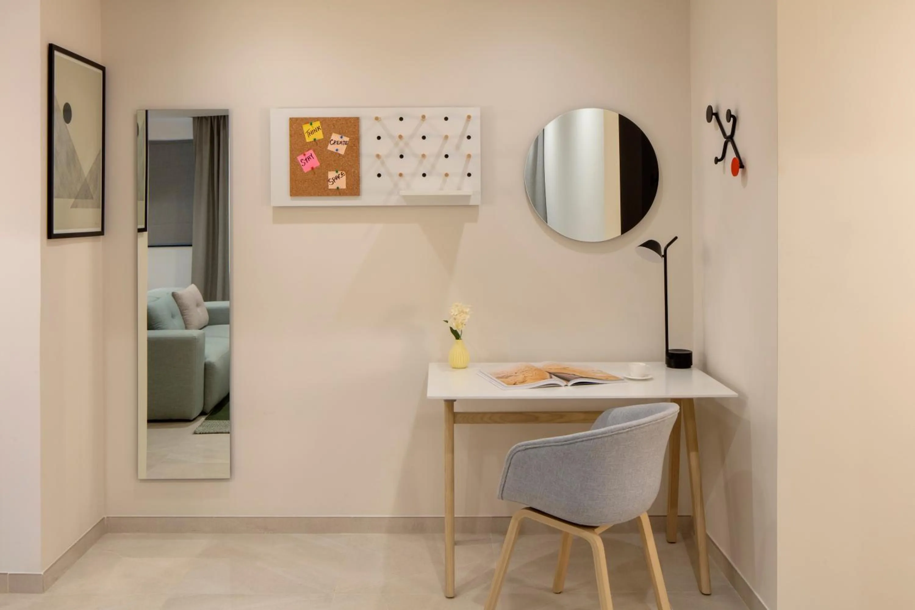 Living room in Staybridge Suites Dubai Financial Centre by IHG