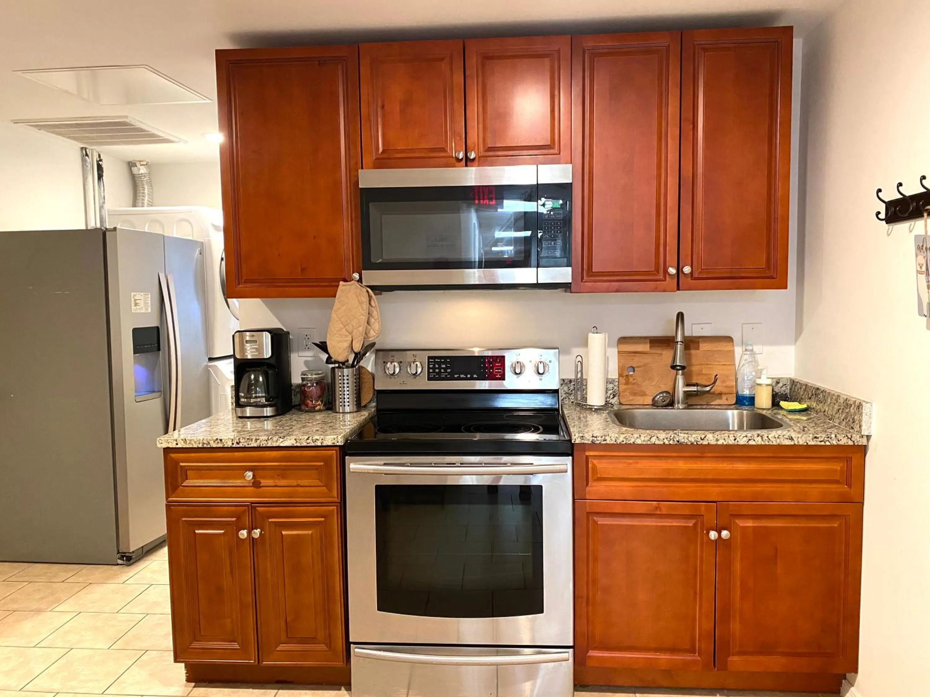 Communal kitchen in Alina & Fanny - Philadelphia Convention Center