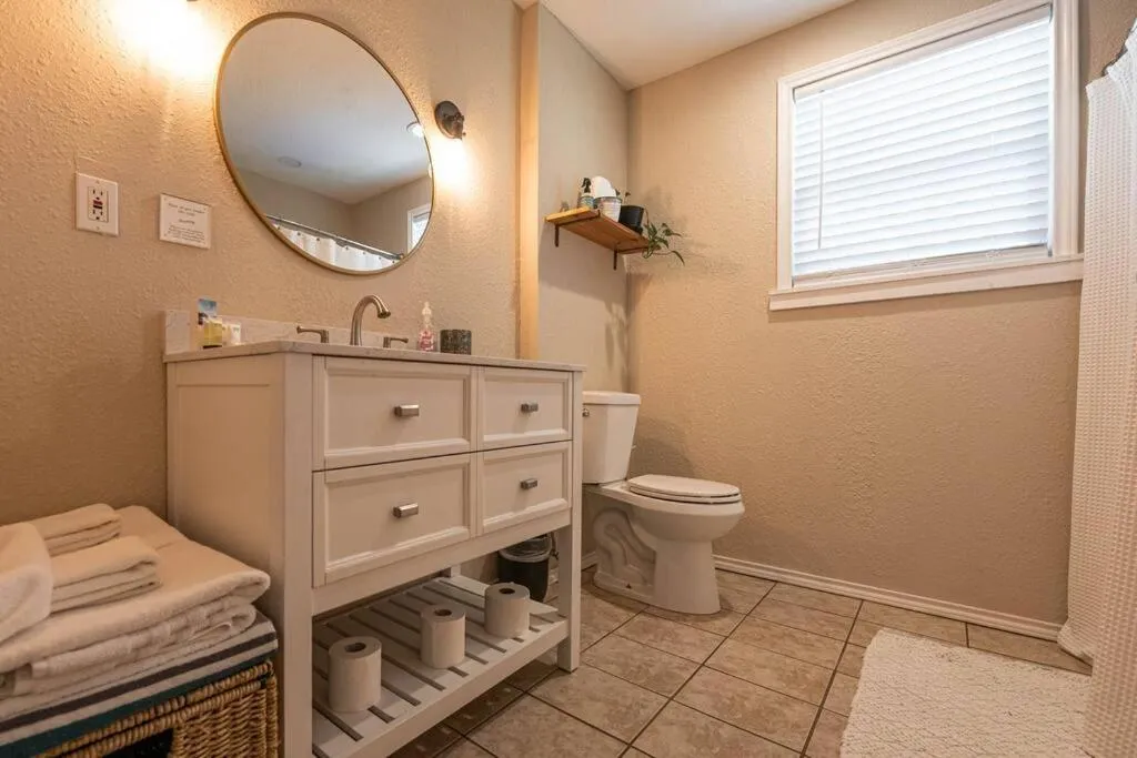 Escape to a Restored 1920s East Waco Bungalow