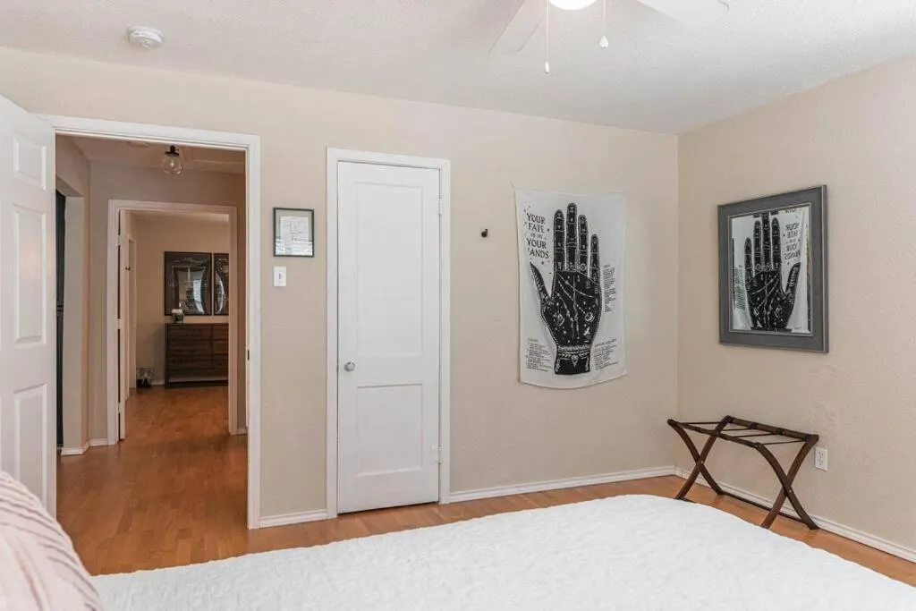 Escape to a Restored 1920s East Waco Bungalow