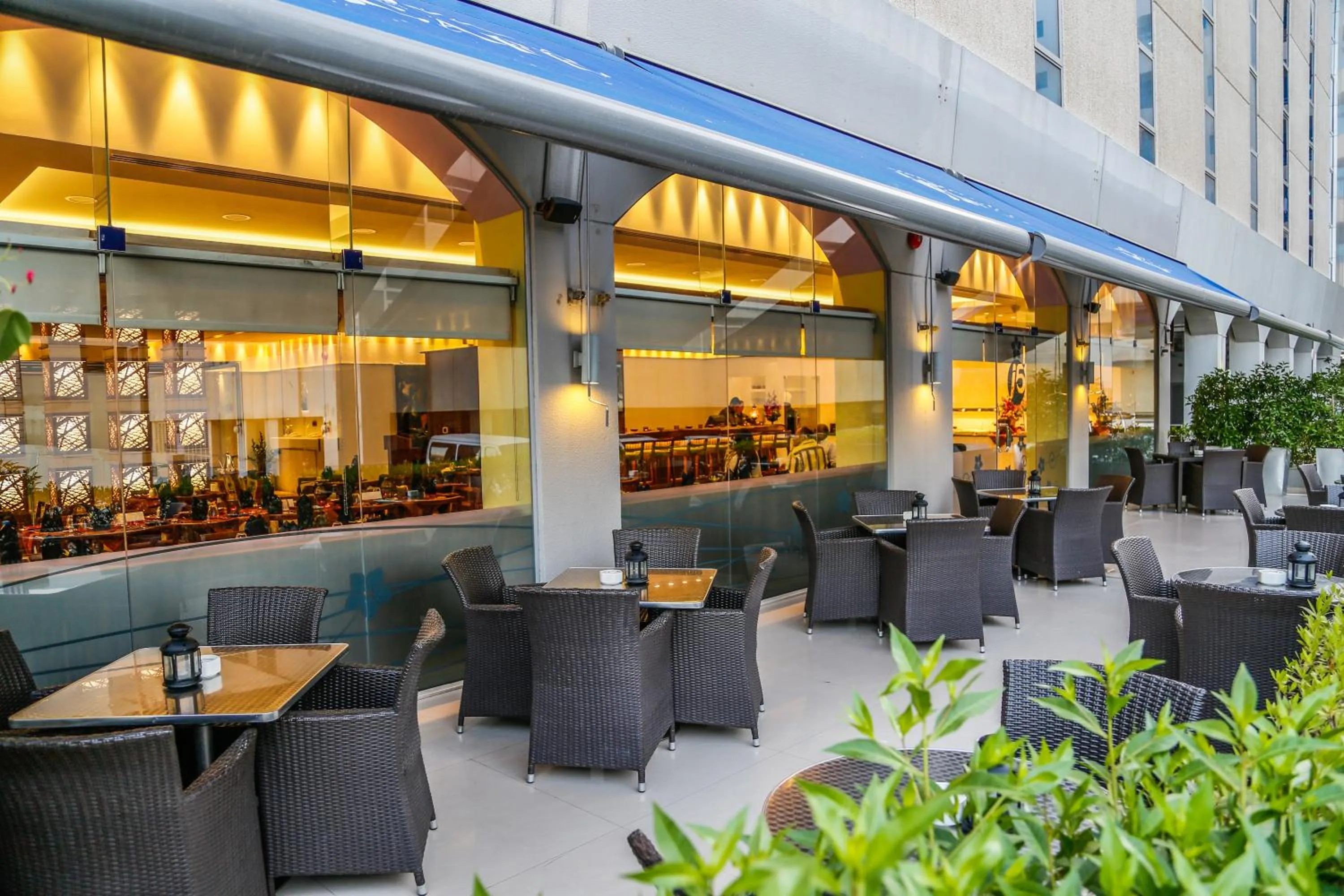 Restaurant/places to eat in J5 RIMAL Hotel Apartments