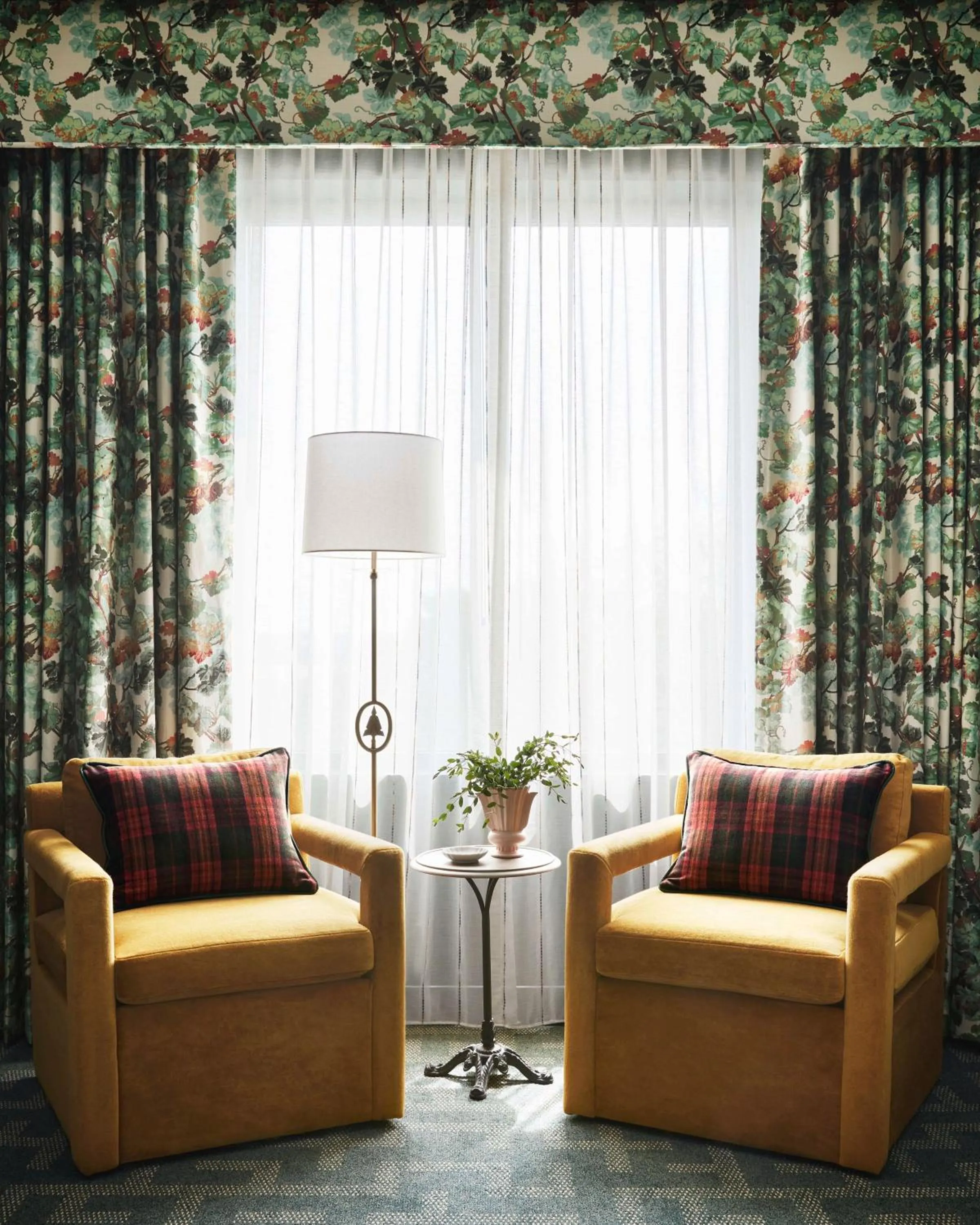 Living room in Graduate by Hilton East Lansing