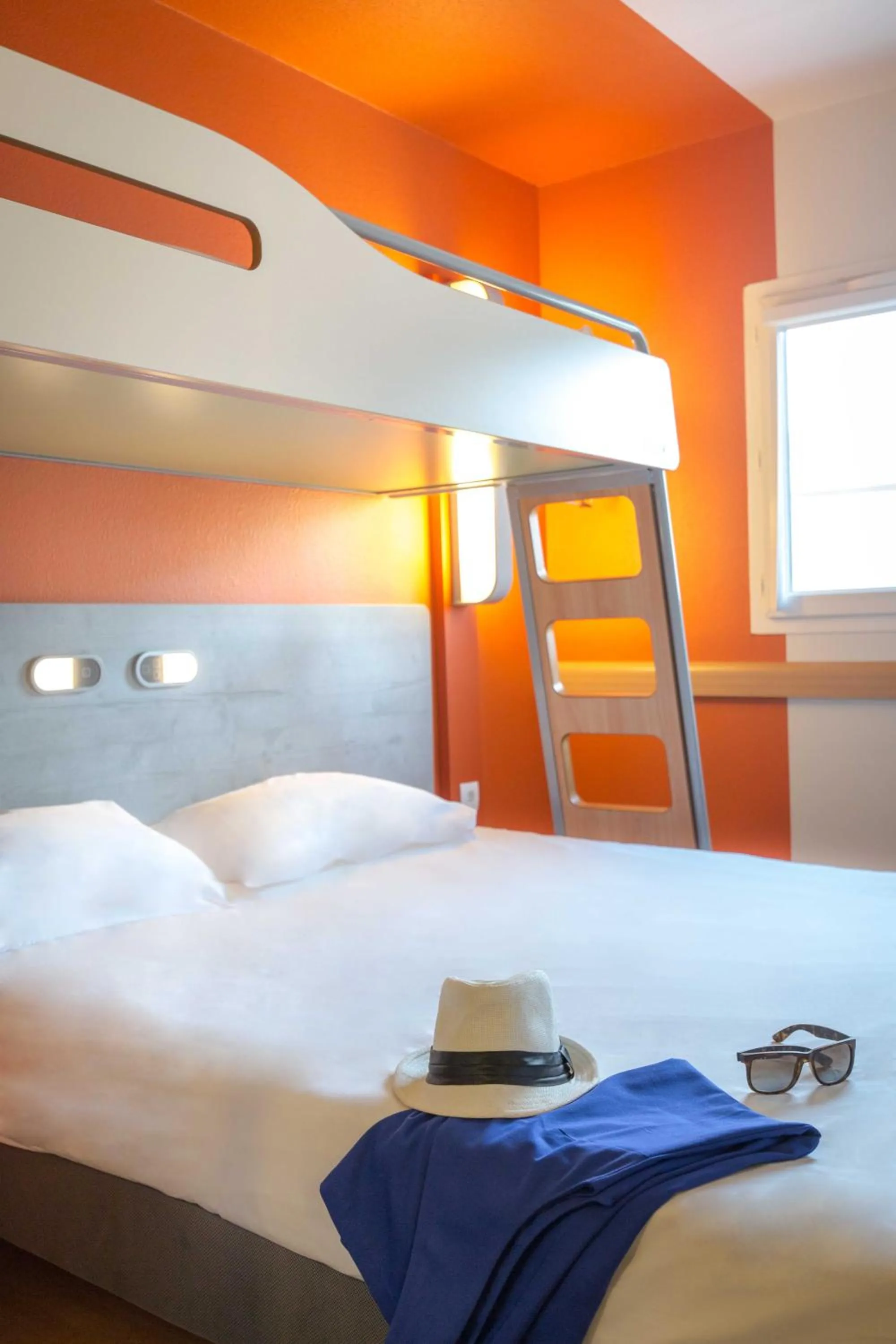 Bedroom, Bed in ibis budget Marseille L'Estaque