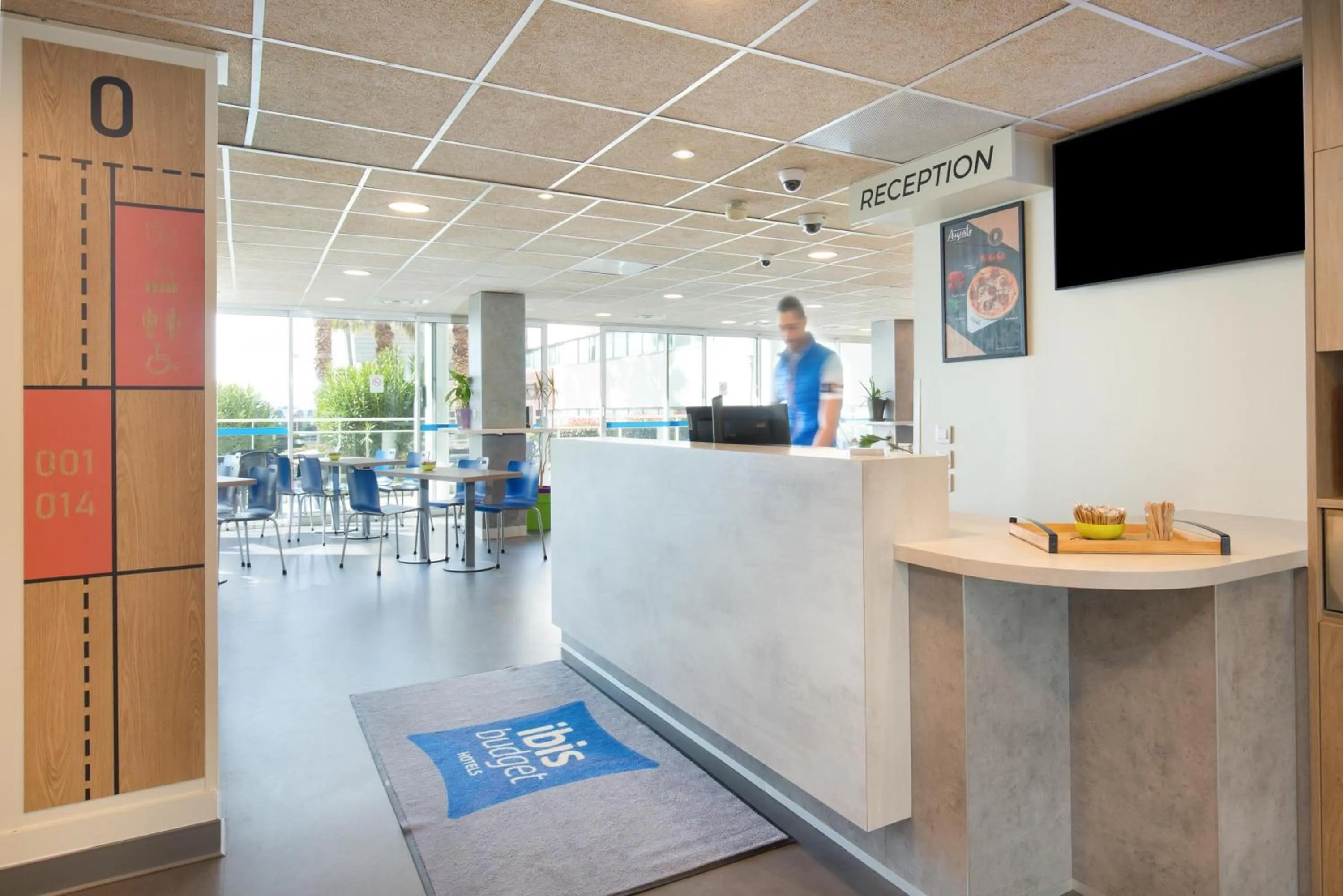 Lobby or reception in ibis budget Marseille L'Estaque