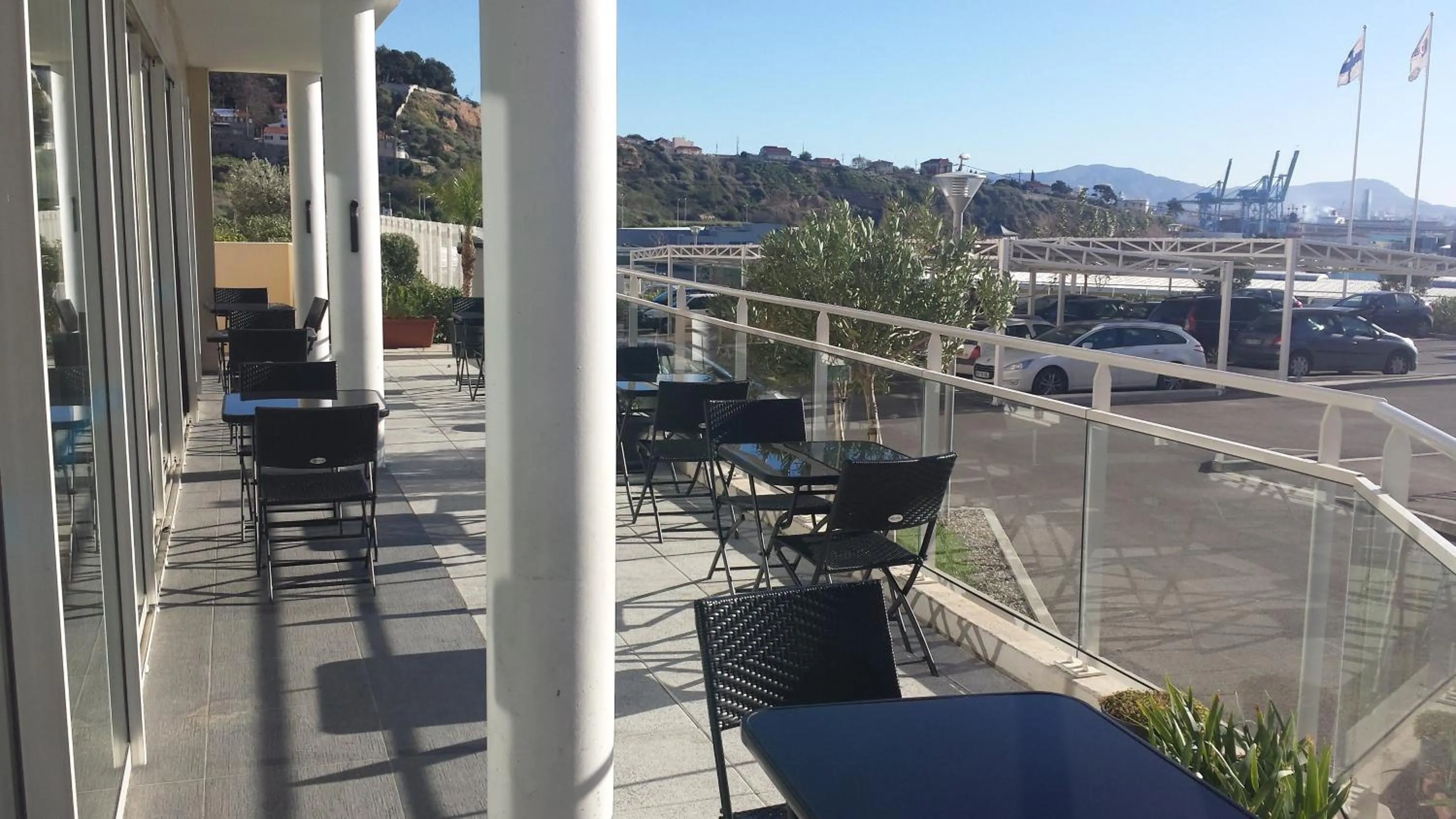 Patio in ibis budget Marseille L'Estaque