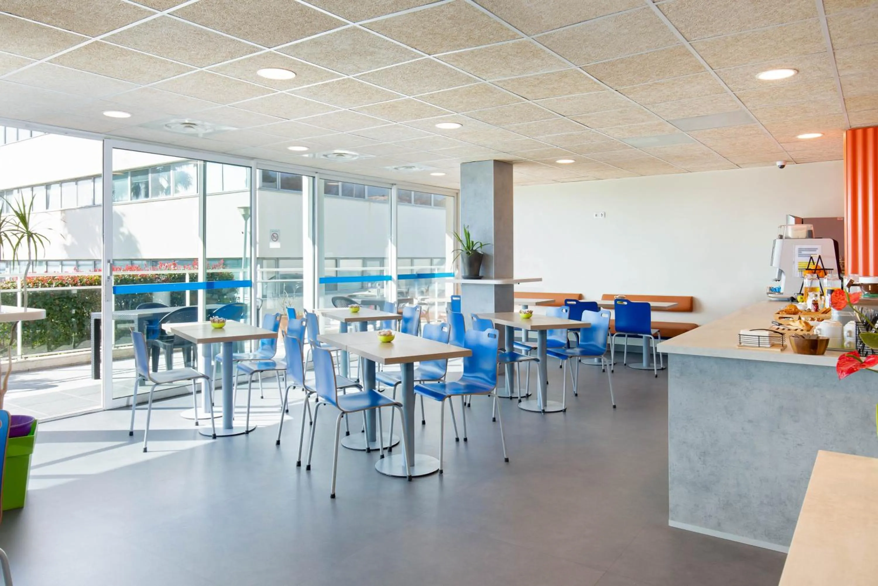 Restaurant/places to eat in ibis budget Marseille L'Estaque