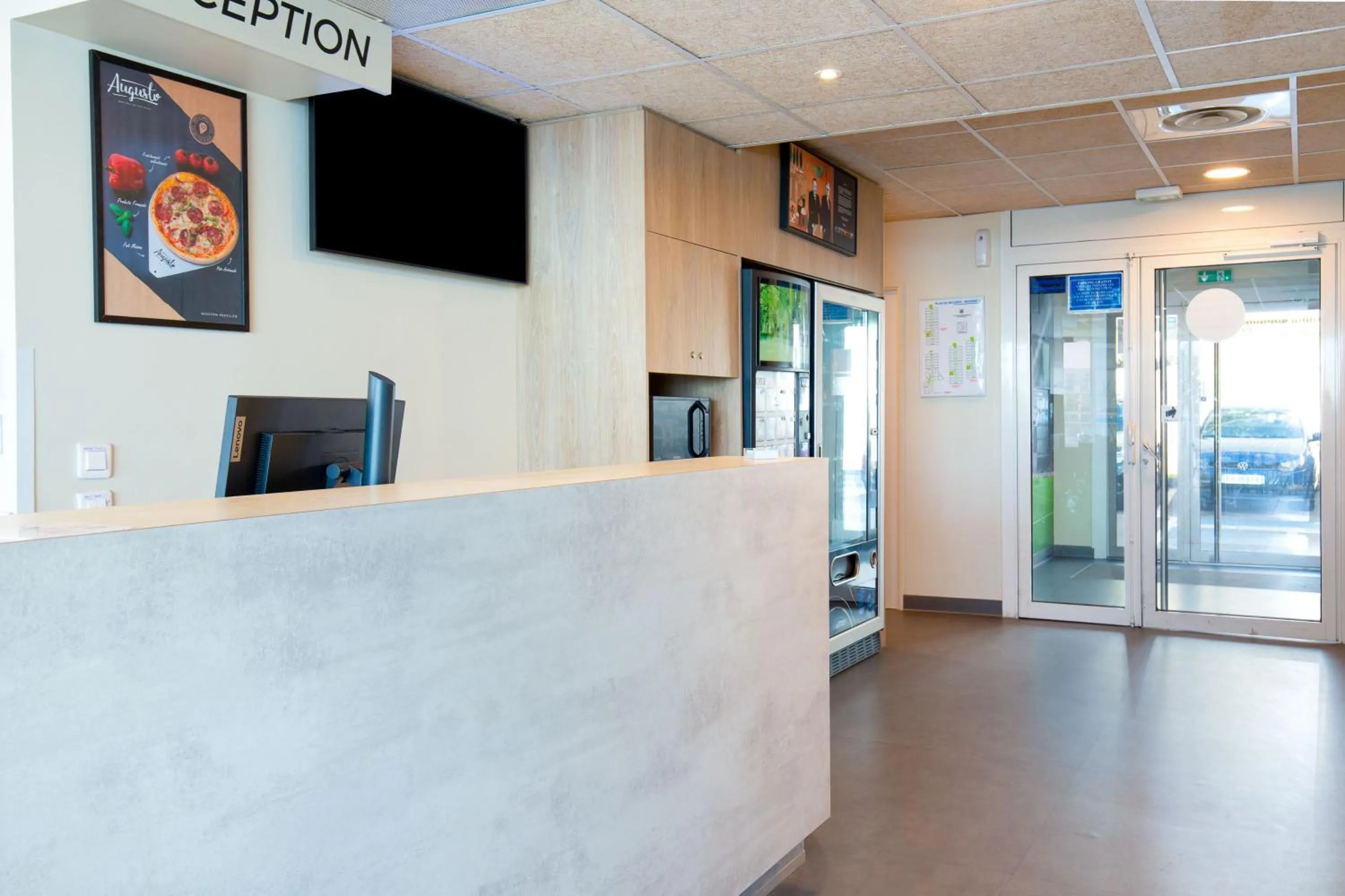 Restaurant/places to eat in ibis budget Marseille L'Estaque