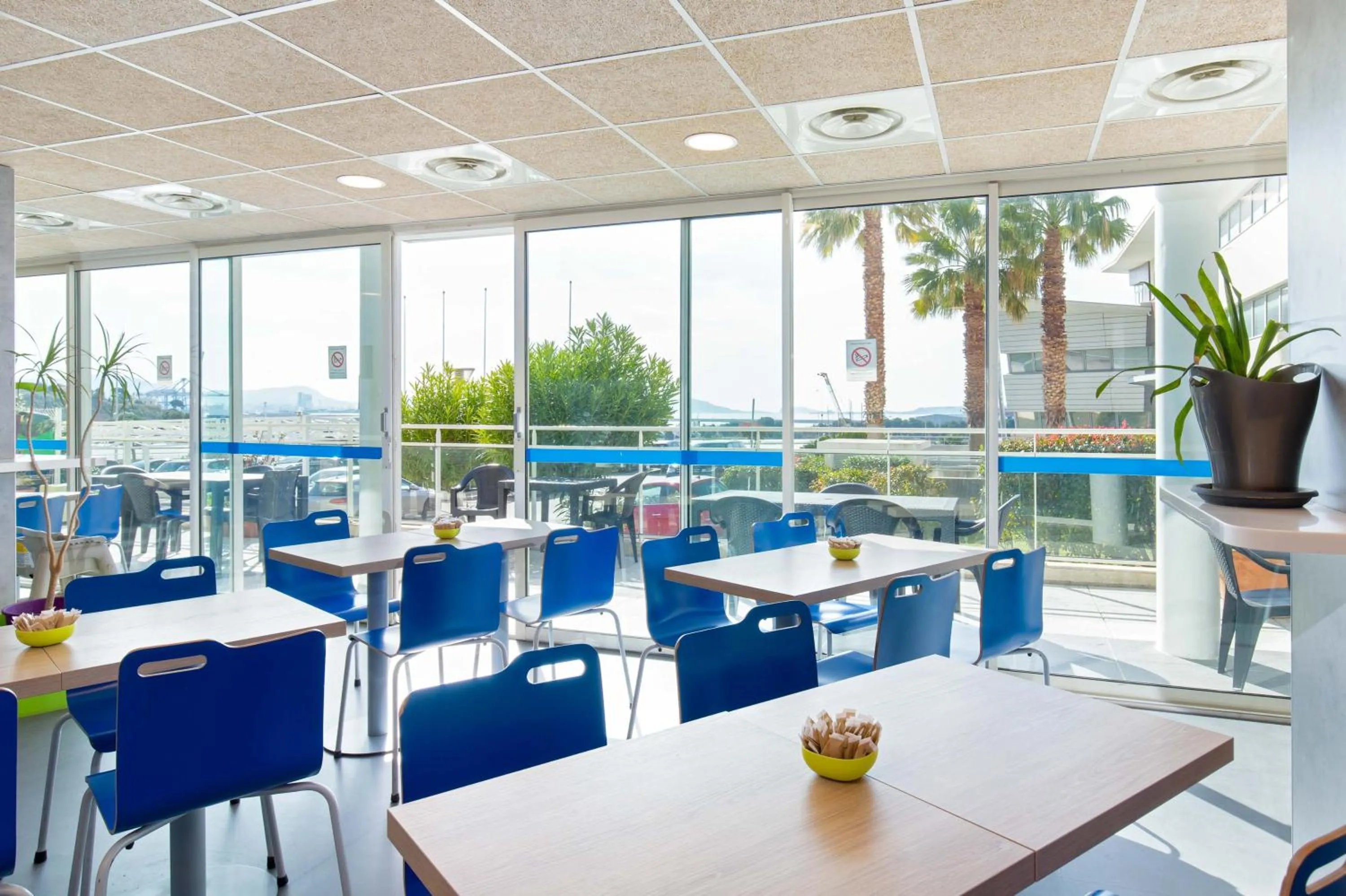 Restaurant/places to eat in ibis budget Marseille L'Estaque