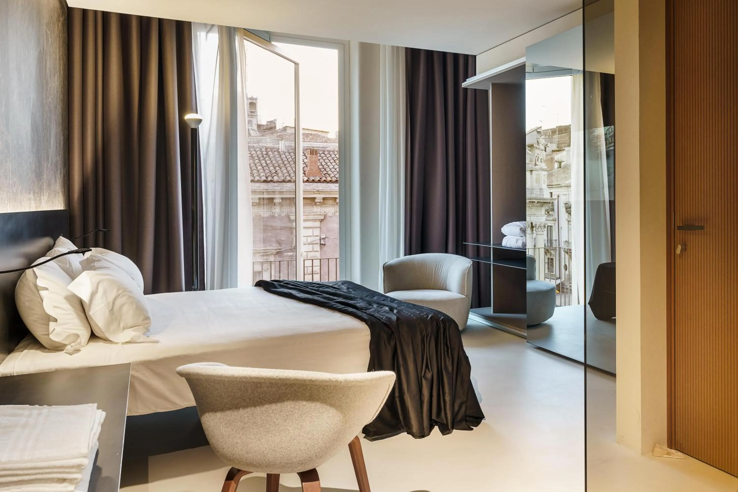 Shower, Bed in Meo Design Suites & Spa