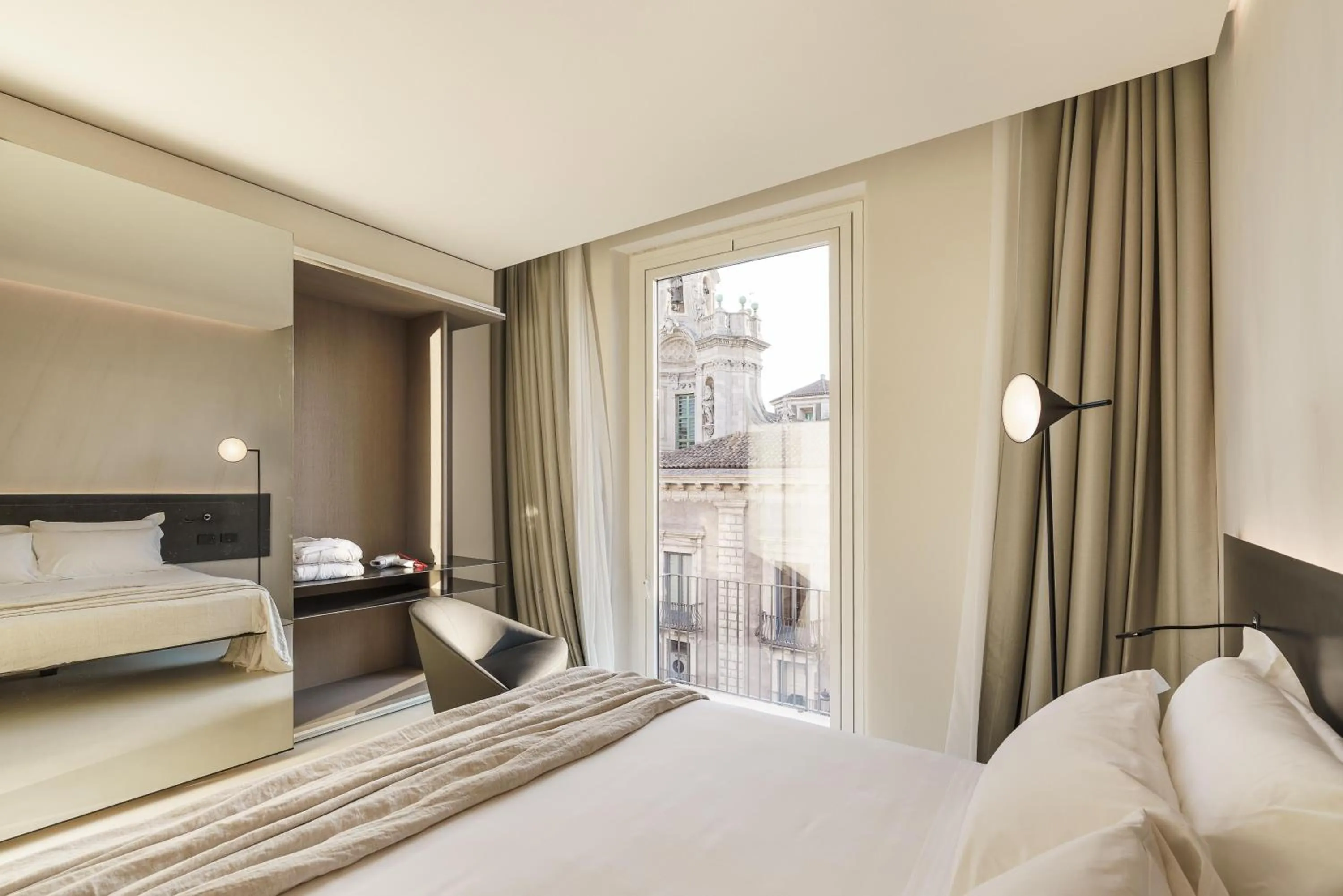 Shower, Bed in Meo Design Suites & Spa