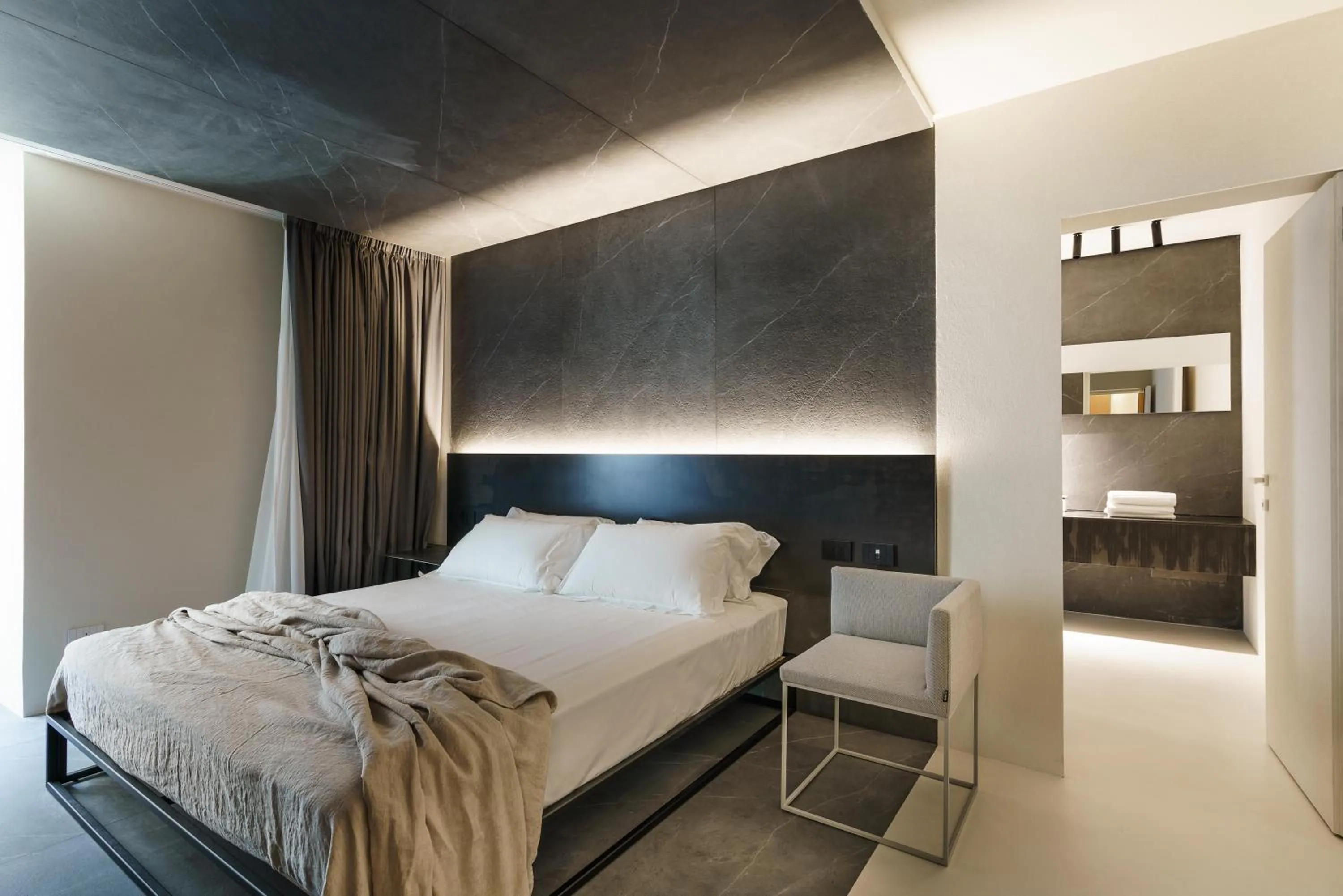 Shower, Bed in Meo Design Suites & Spa