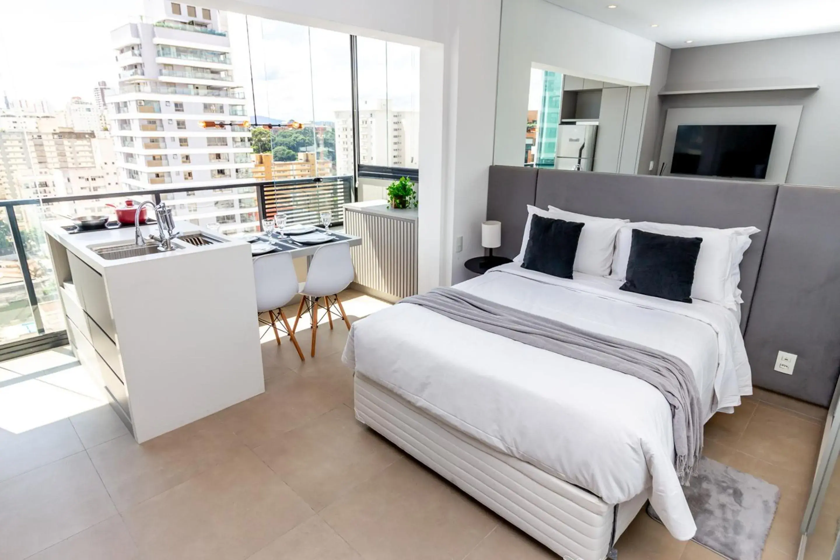 Standard Studio in 360 VN Capote Valente by Housi Standard Studio in 360 VN Capote Valente by Housi