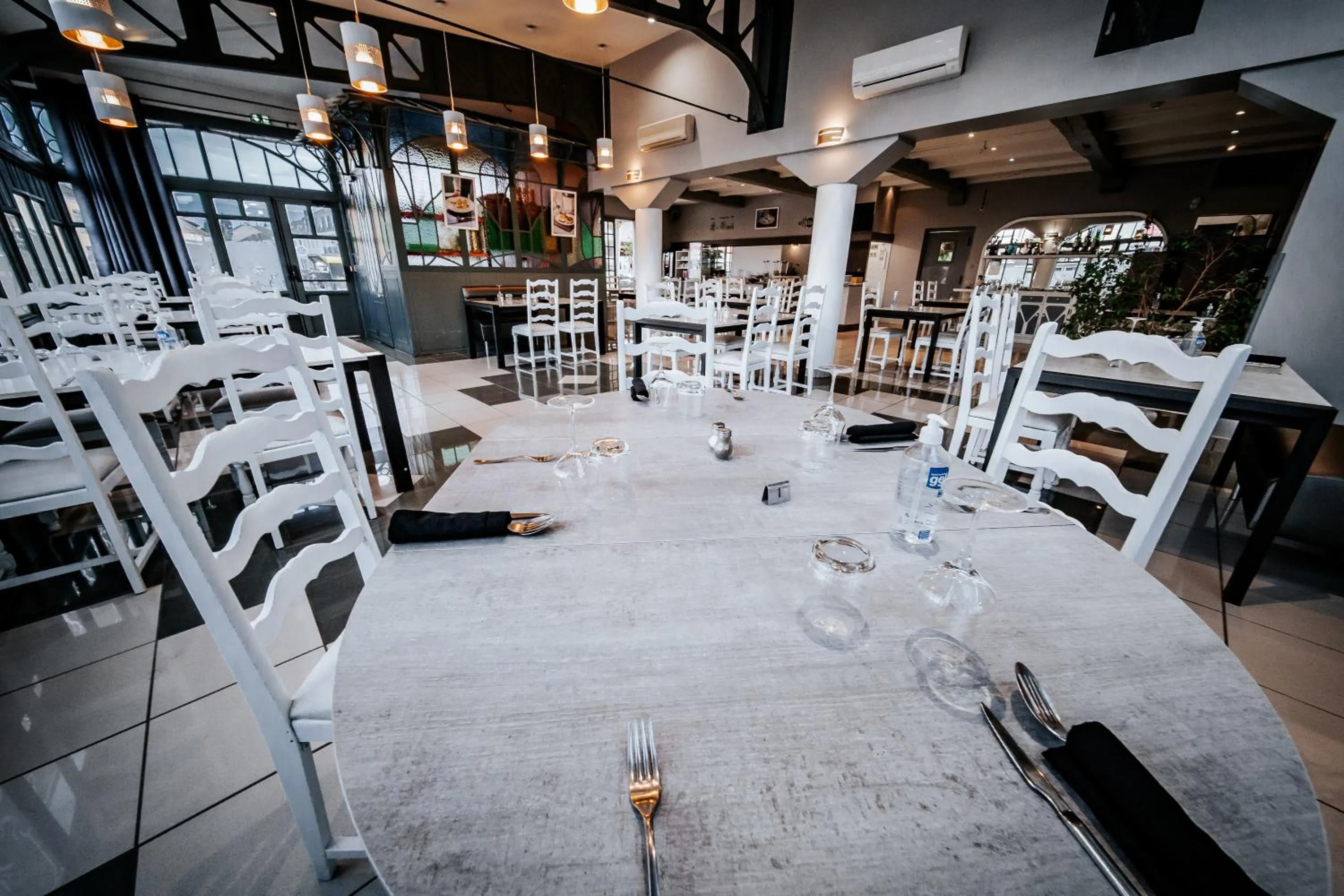 Restaurant/places to eat in Hôtel Le Tivoli