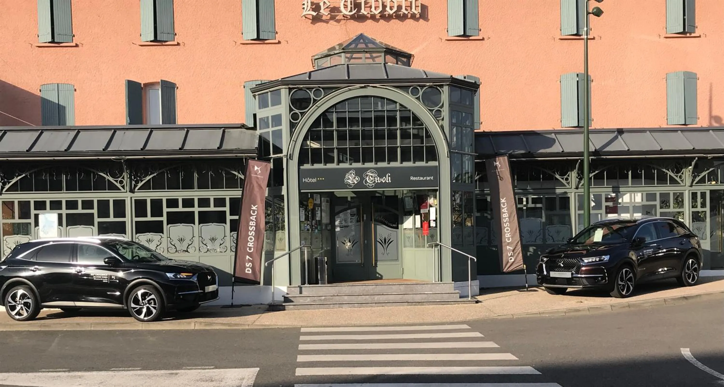 Property building in Hôtel Le Tivoli