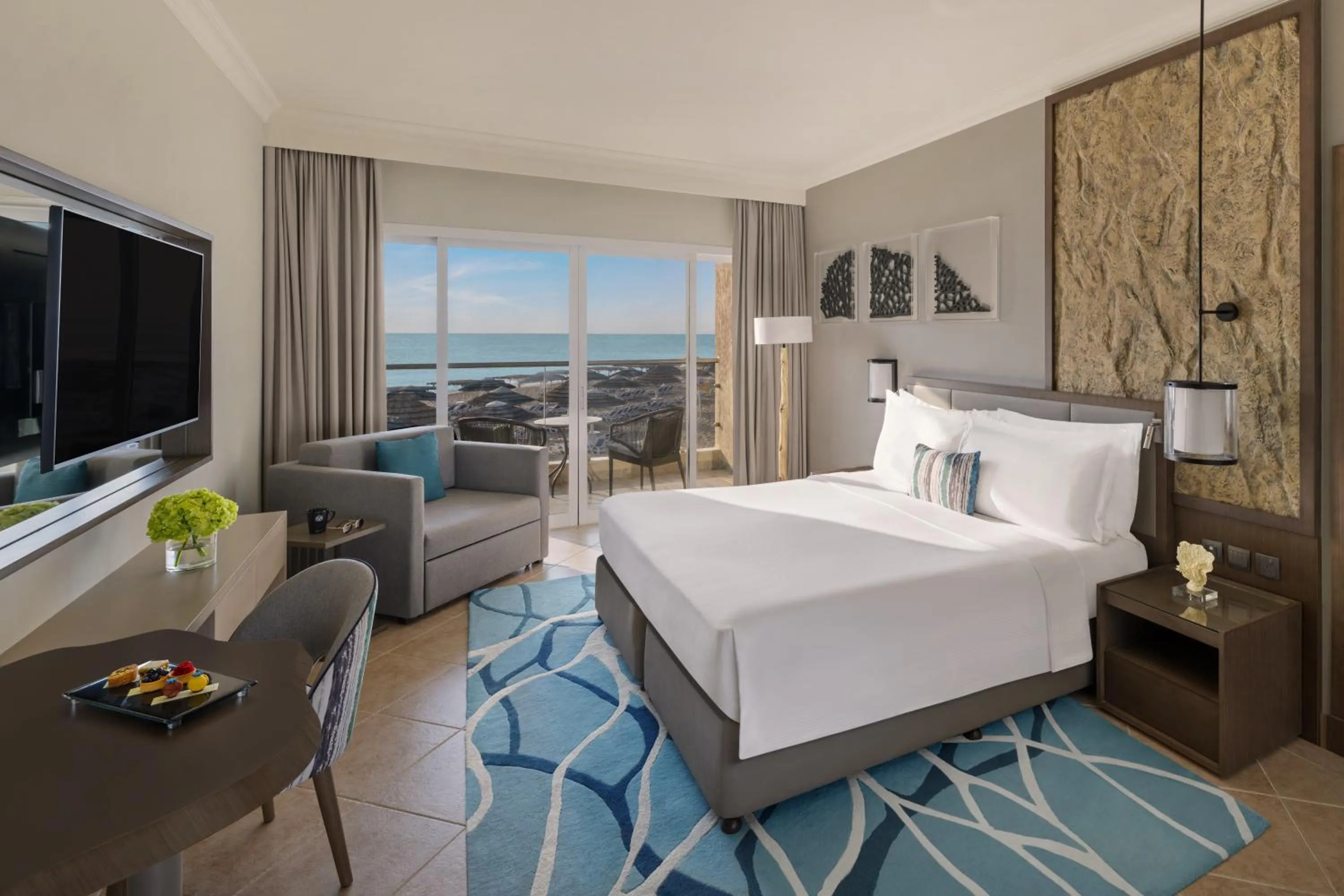 Bedroom, Bed in Fujairah Rotana Resort & Spa - Al Aqah Beach