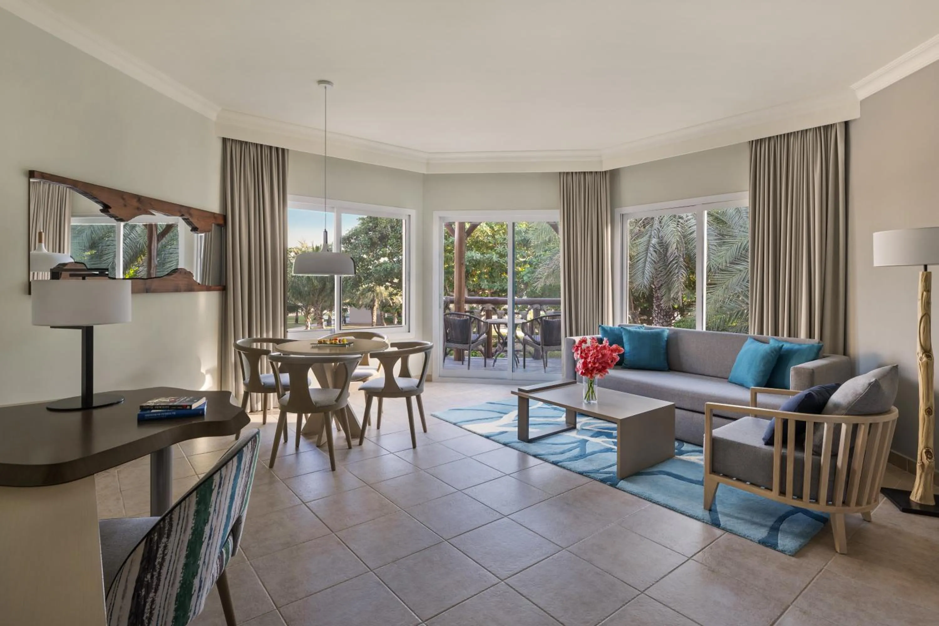 Living room in Fujairah Rotana Resort & Spa - Al Aqah Beach