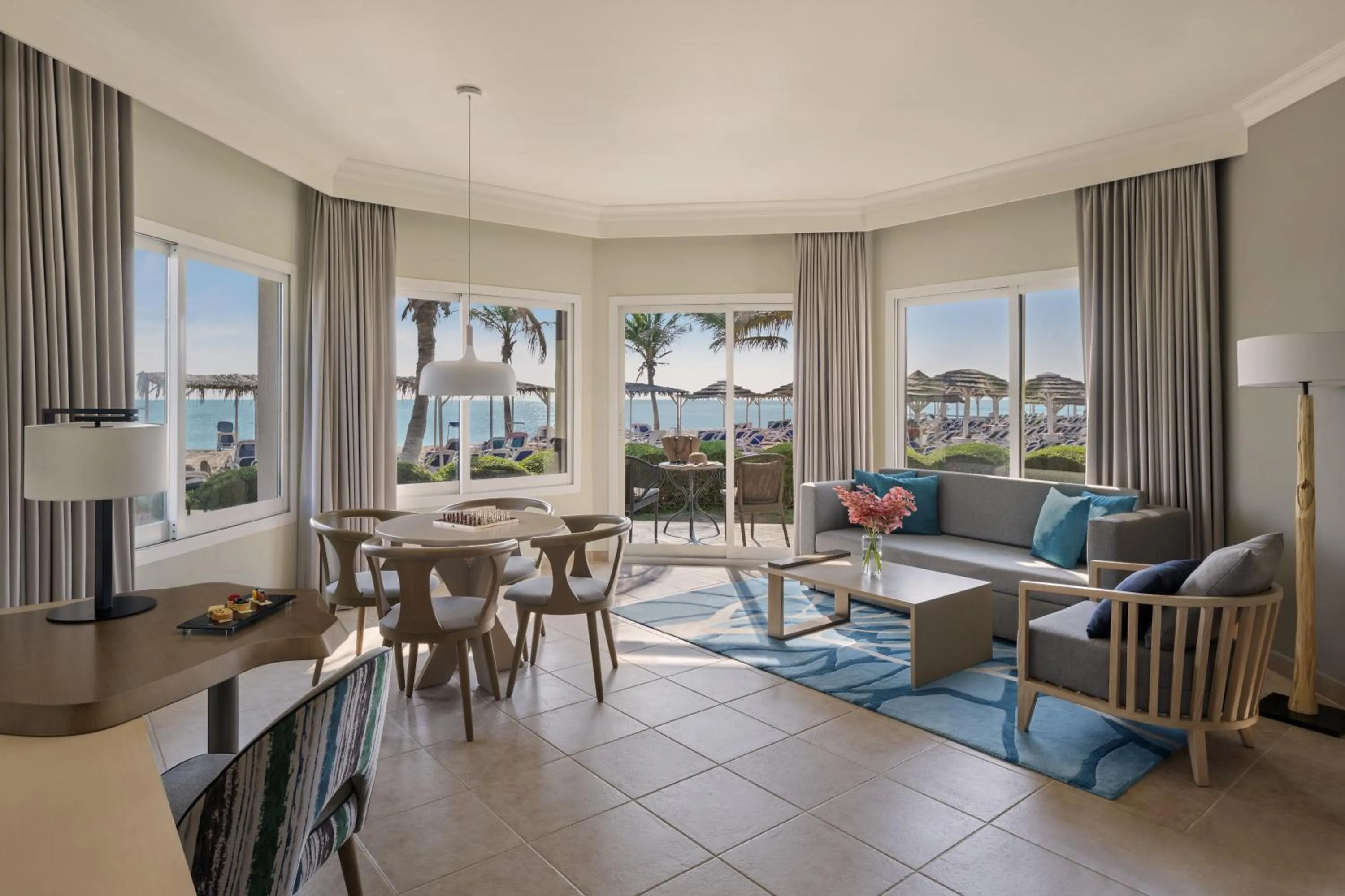 Living room in Fujairah Rotana Resort & Spa - Al Aqah Beach