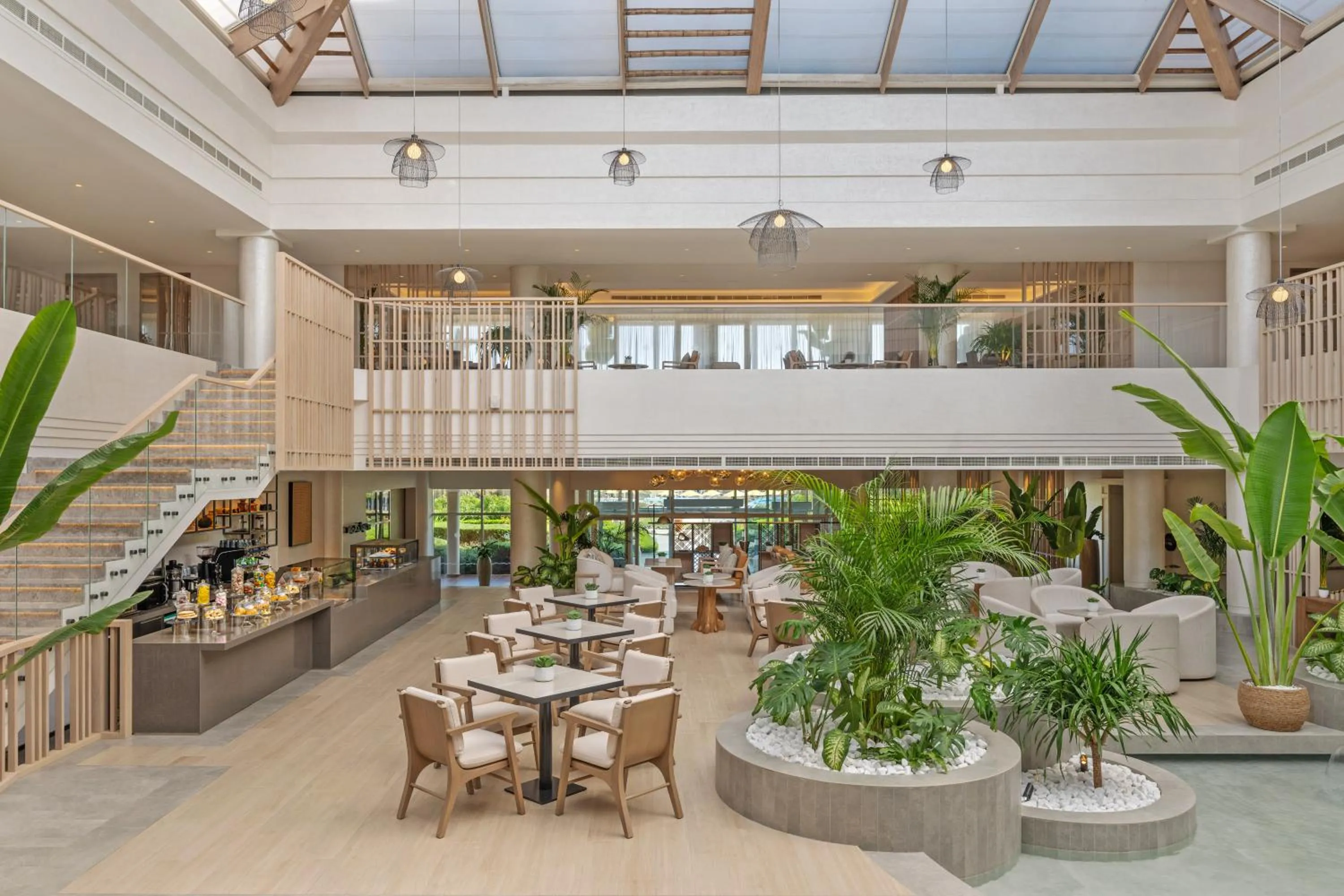 Lobby or reception in Fujairah Rotana Resort & Spa - Al Aqah Beach