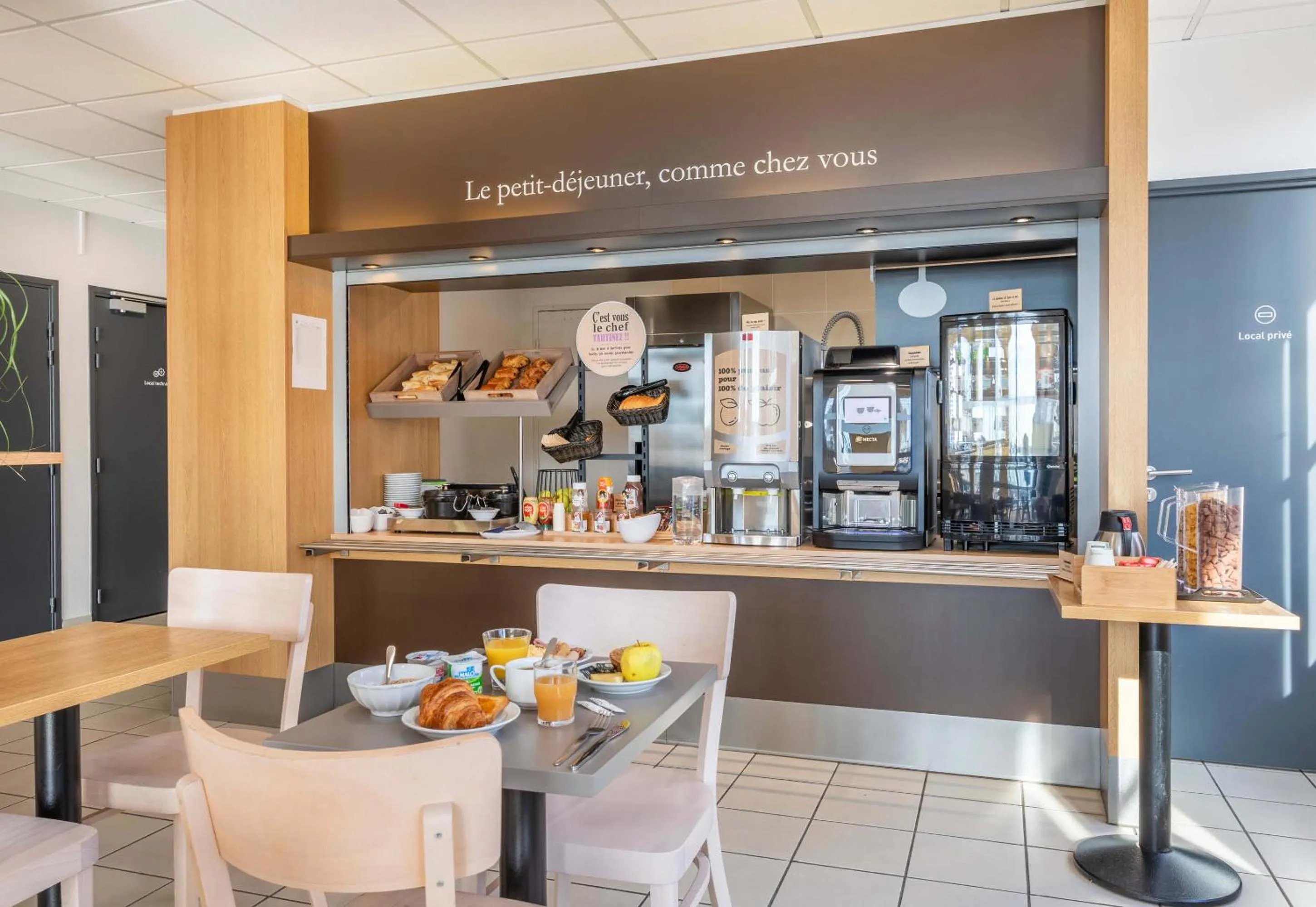 Breakfast in B&B HOTEL Martigues Port-de-Bouc