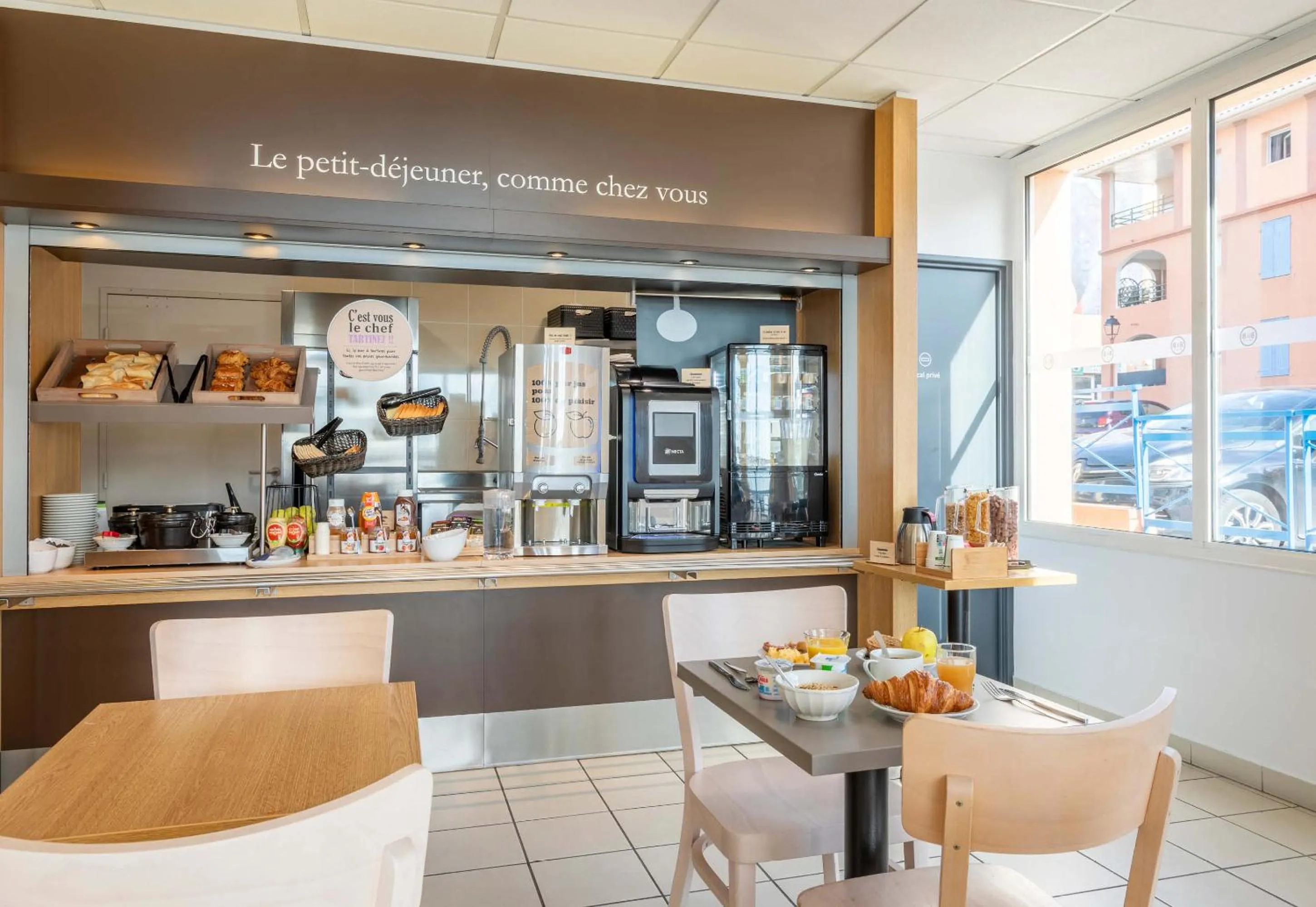 Breakfast in B&B HOTEL Martigues Port-de-Bouc