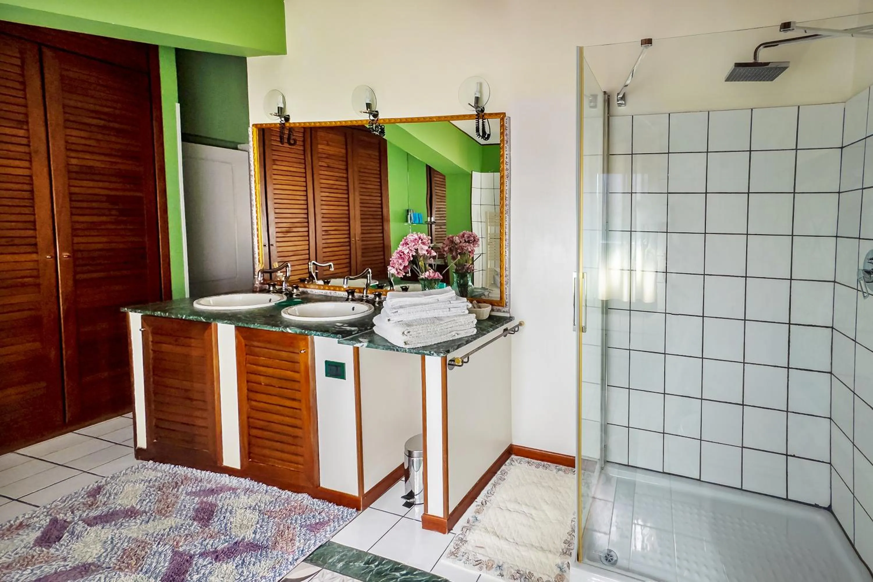 Shower in B&B Villa Bency