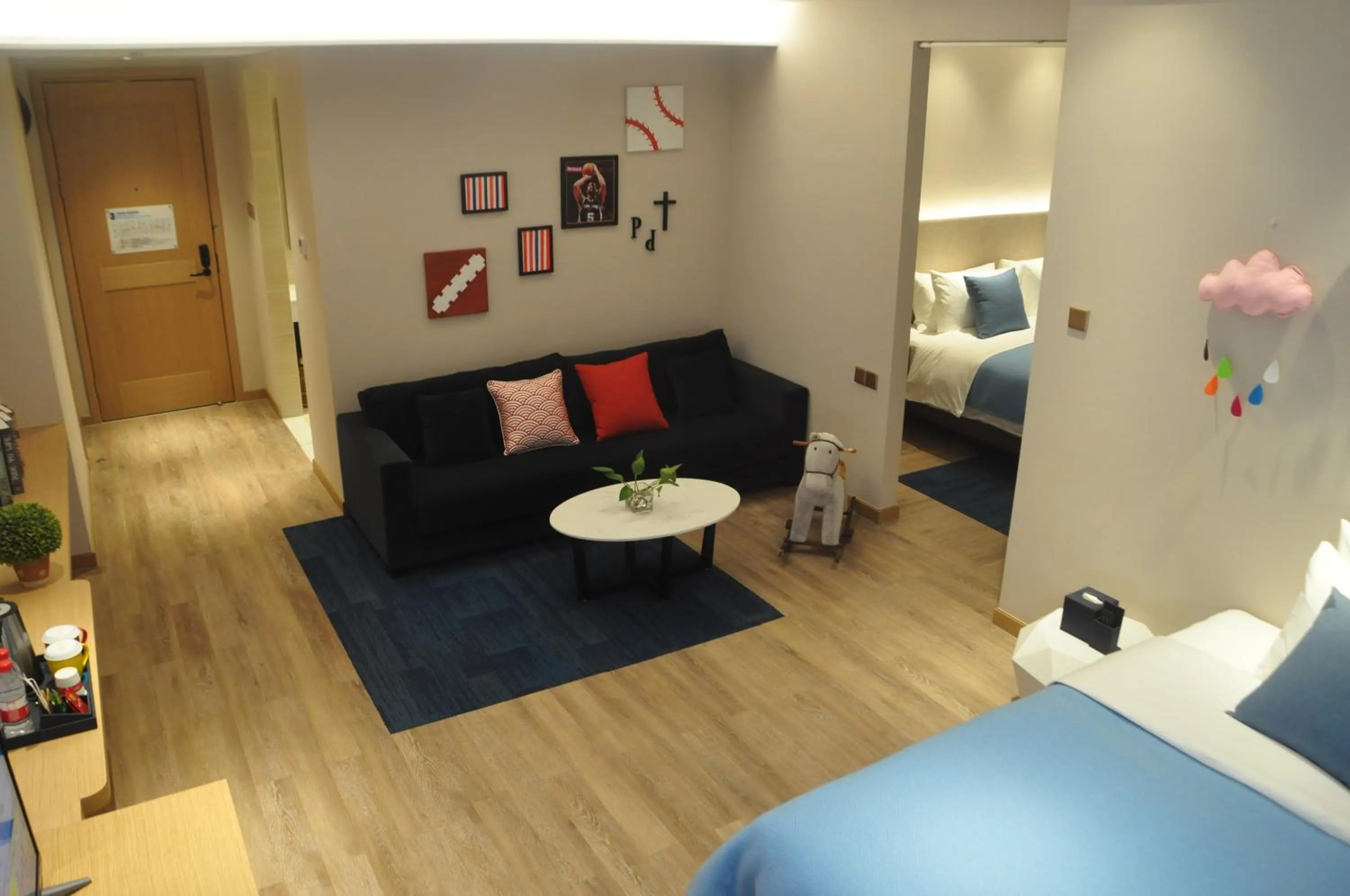 Living room, Bed in Hangzhou Upper Inn