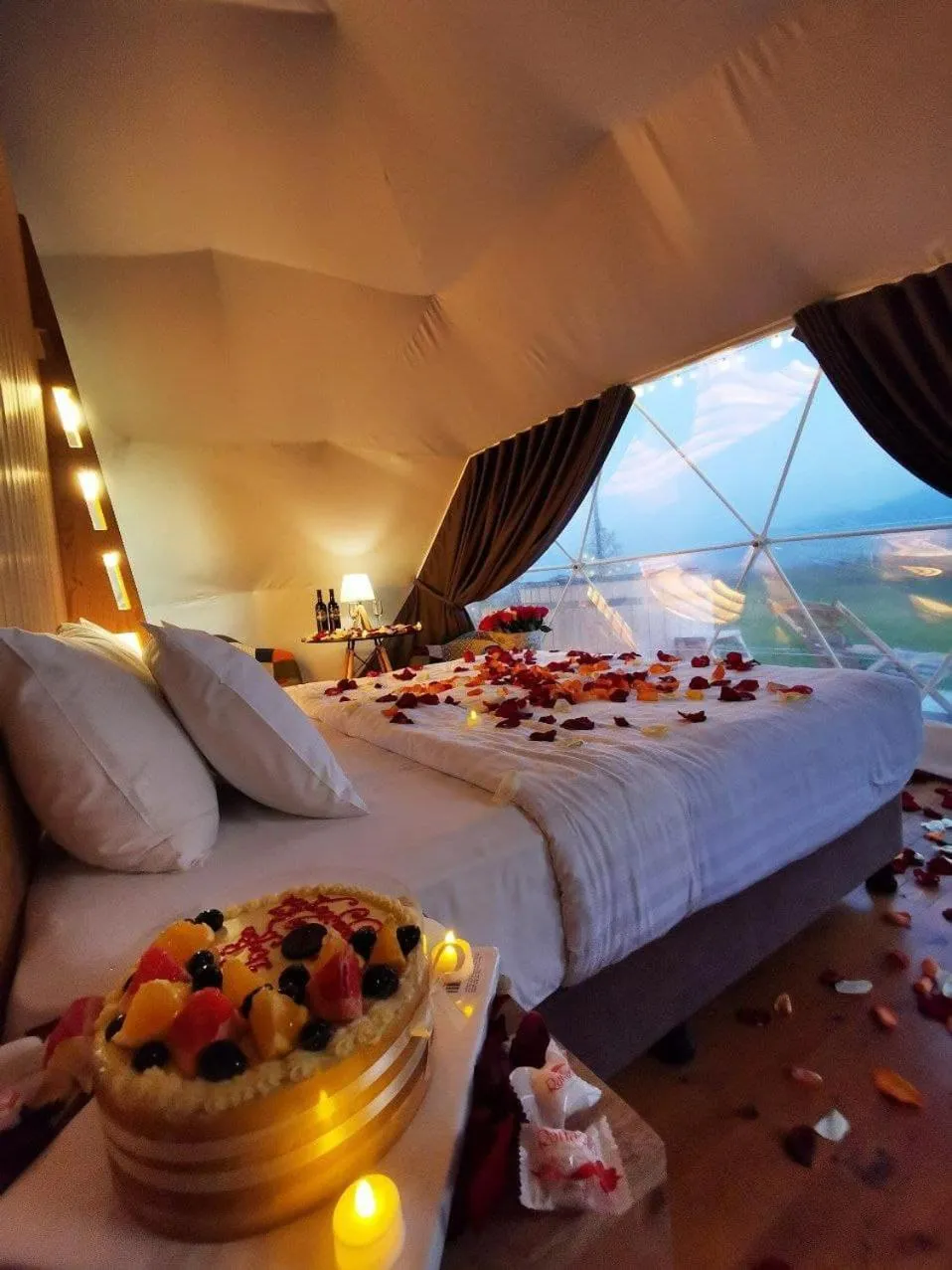 Bed in Jewelberry Glamping Hotel Tbilisi