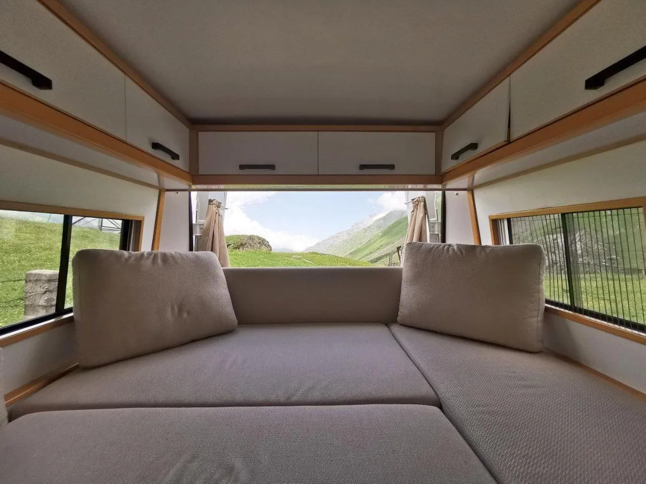 Bed in Jewelberry Glamping Hotel Tbilisi