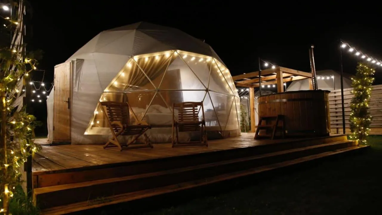 Patio, Property Building in Jewelberry Glamping Hotel Tbilisi