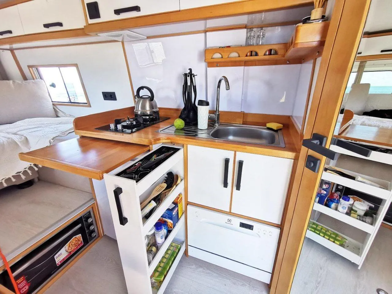 kitchen, Kitchen/Kitchenette in Jewelberry Glamping Hotel Tbilisi