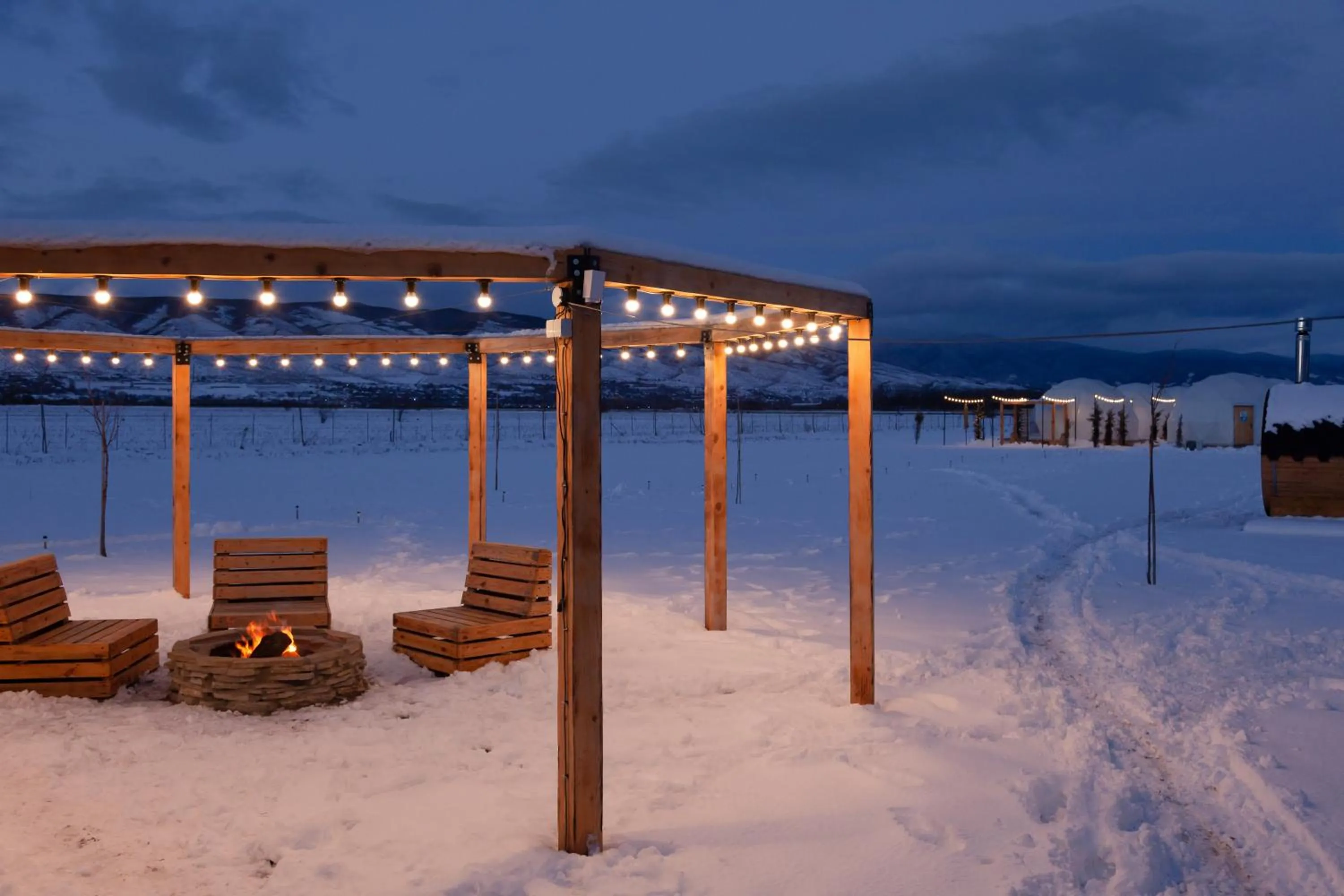 Lounge or bar, Beach in Jewelberry Glamping Hotel Tbilisi