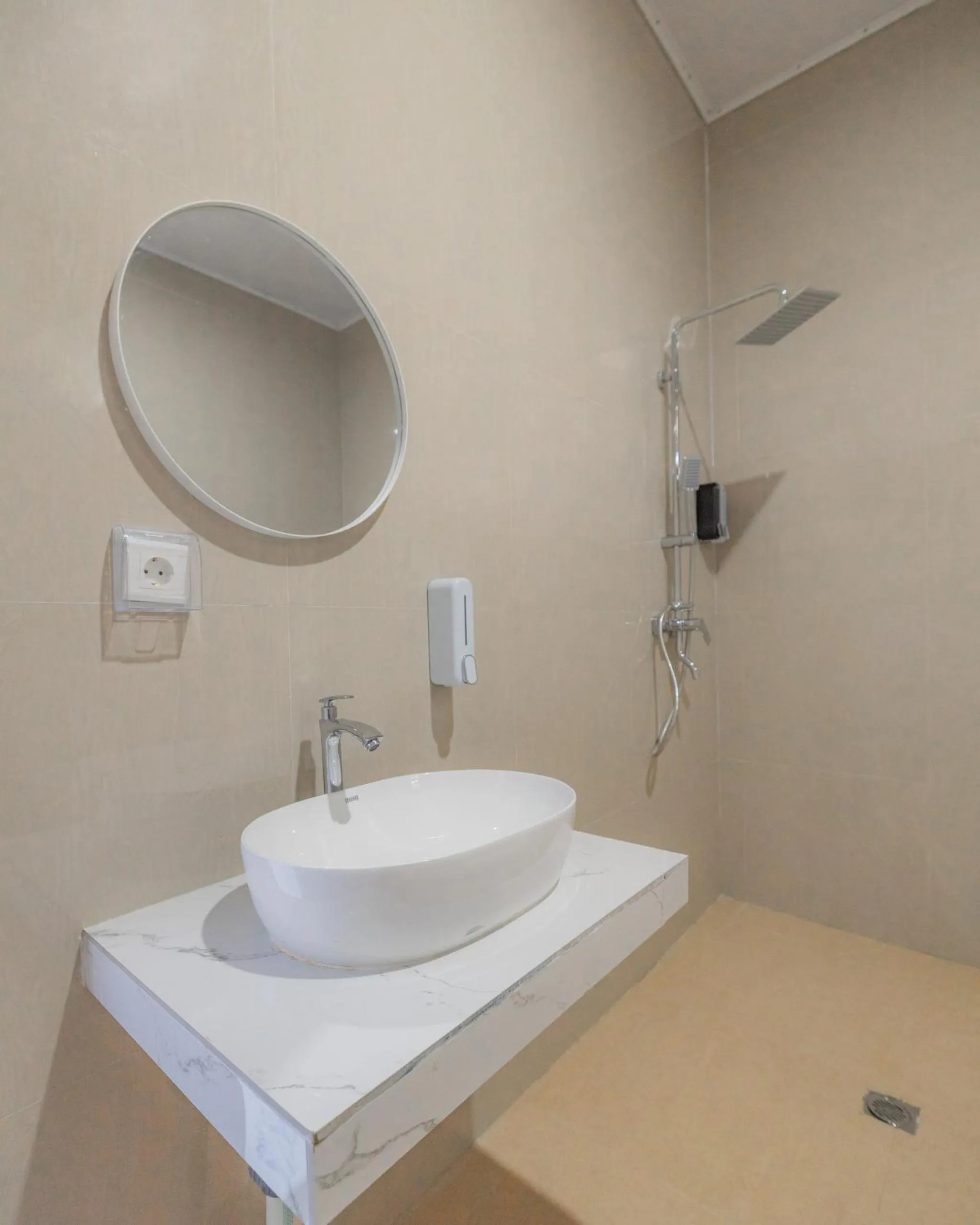 Shower in The Bingin Sari Jimbaran