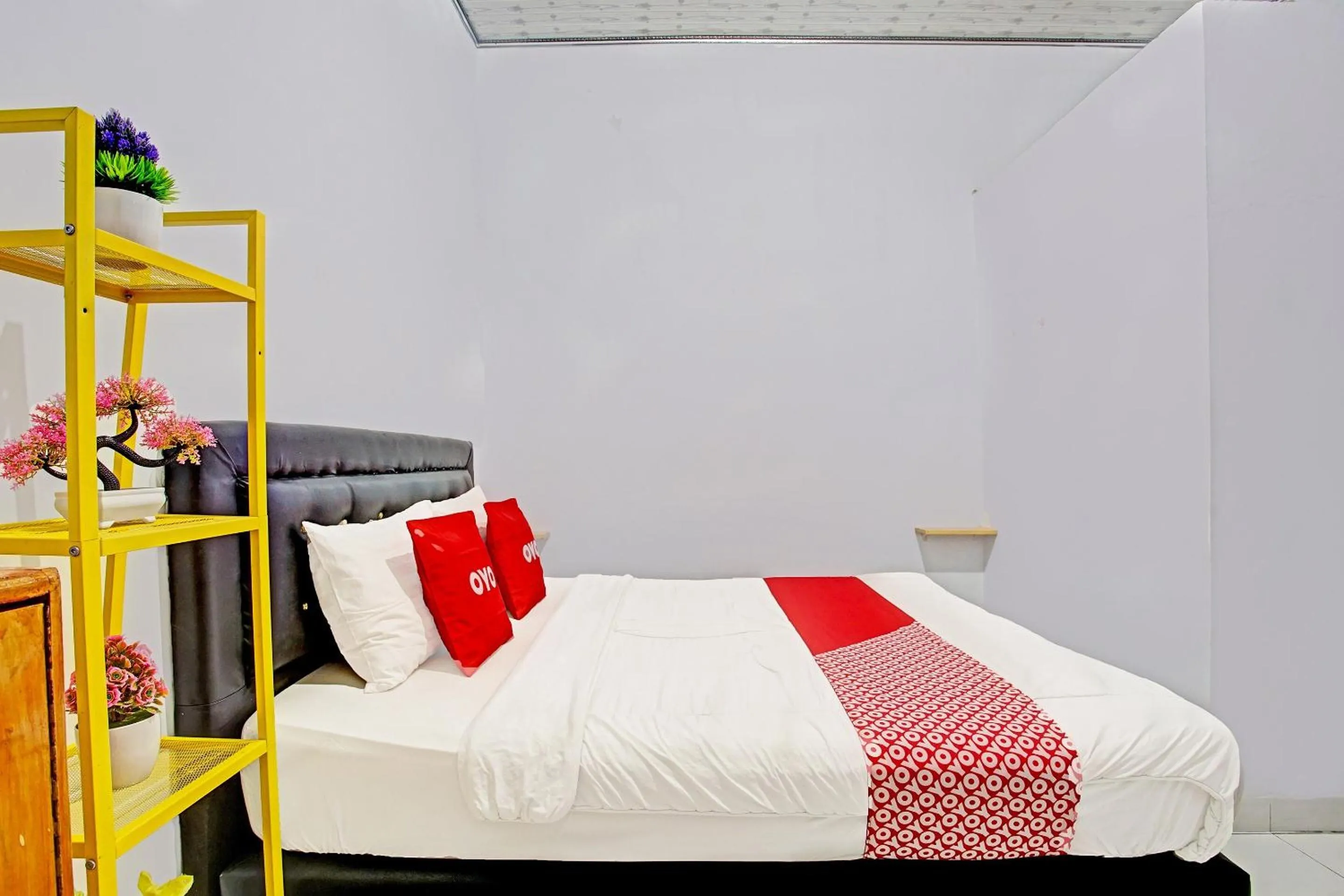 Bedroom in OYO 3994 Wisma Amalia