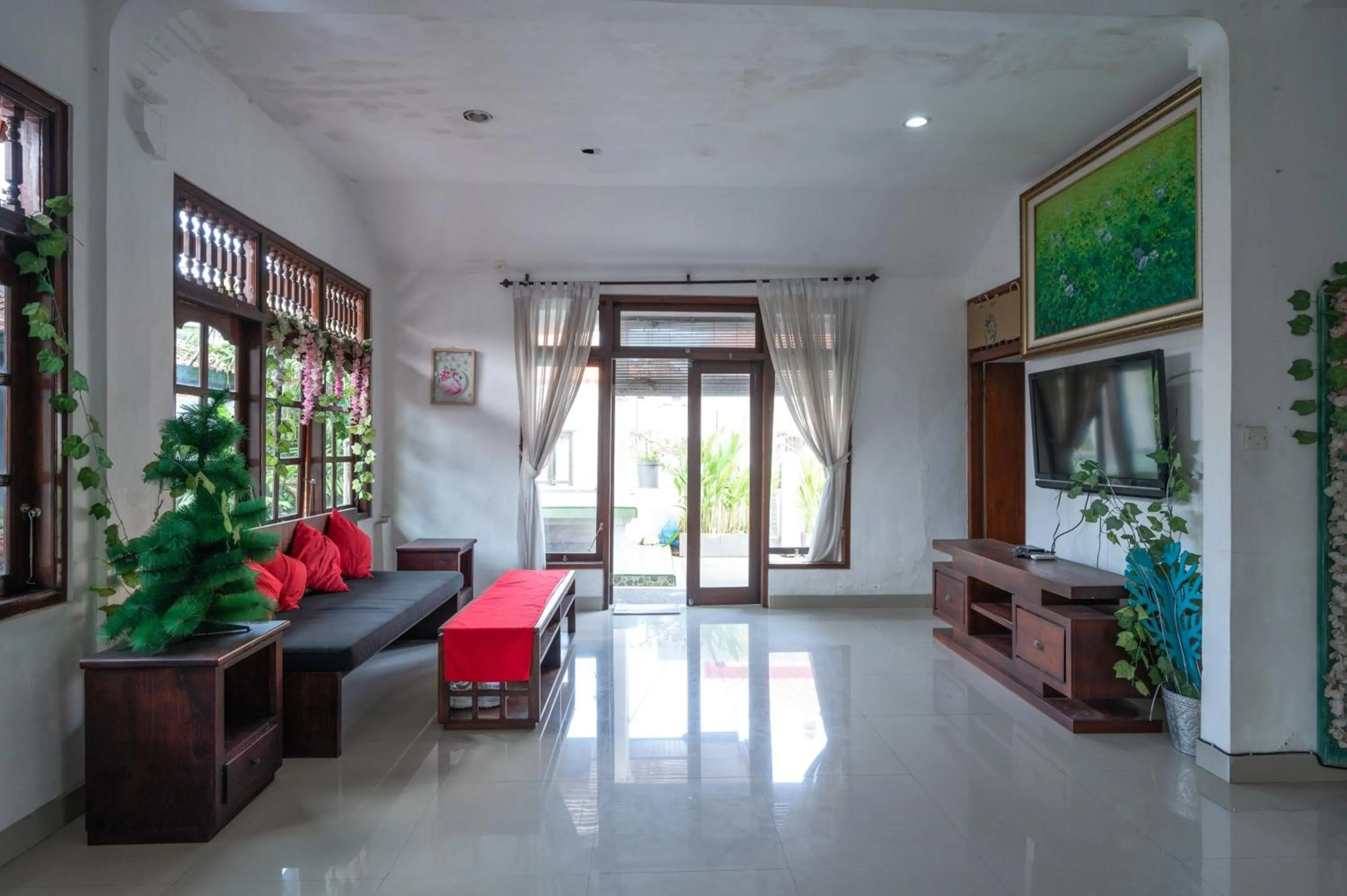 Seating area in Ceria Guesthouse Seminyak Mitra RedDoorz