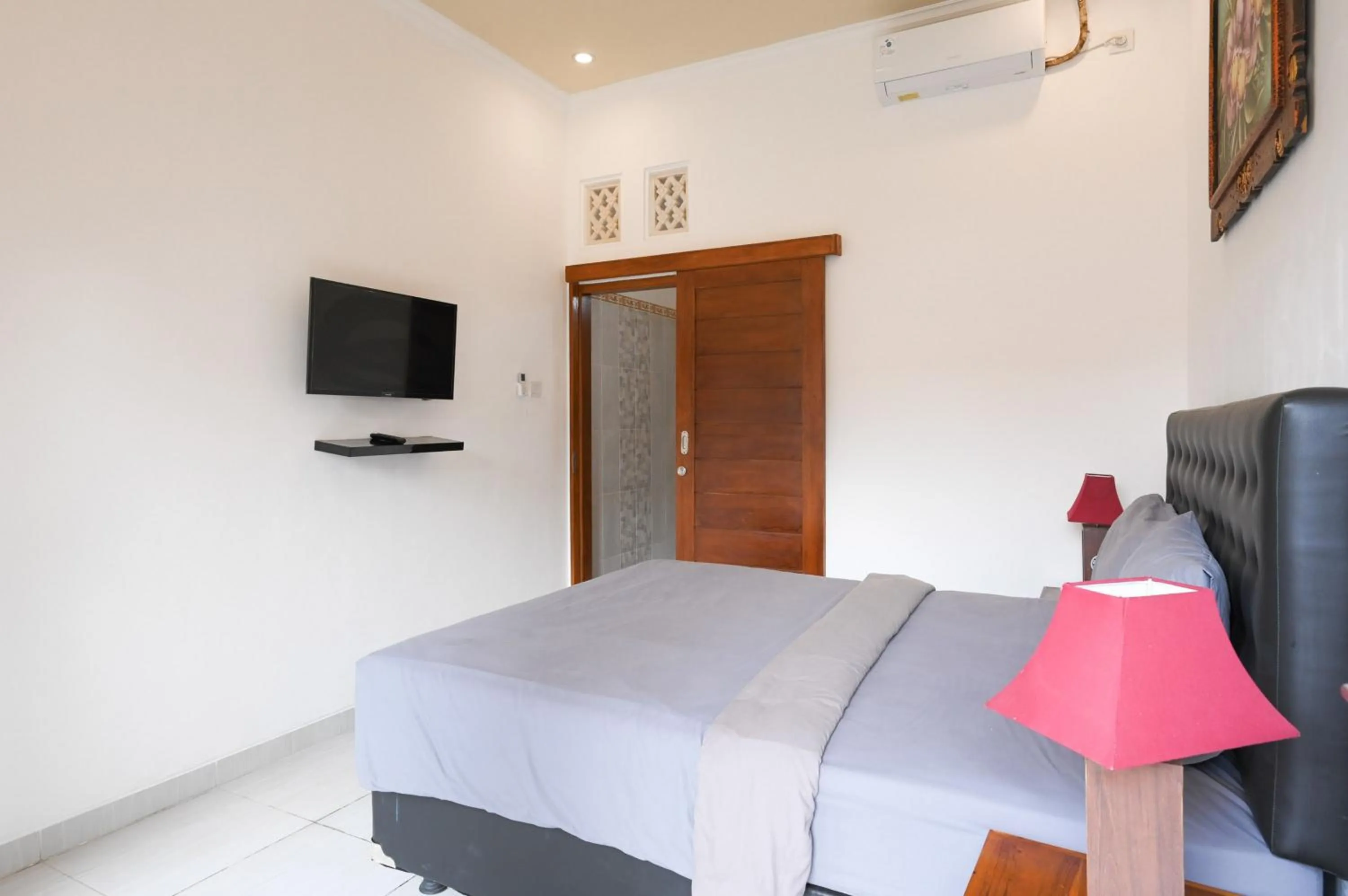 Bedroom, Bed in Ceria Guesthouse Seminyak Mitra RedDoorz